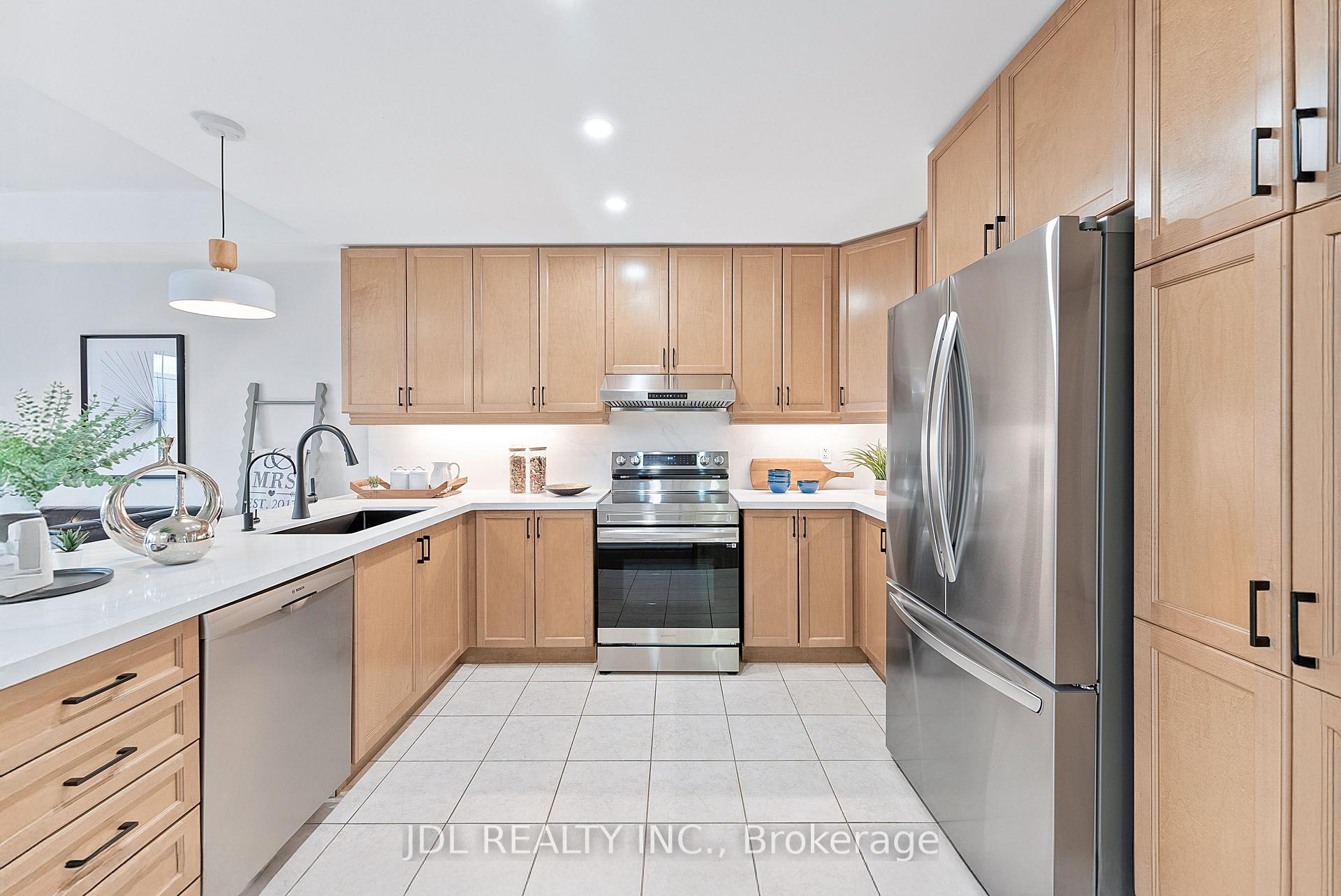 Photo 16 of 116 Betty Roman Boulevard, Markham, Cathedraltown — HOMEH