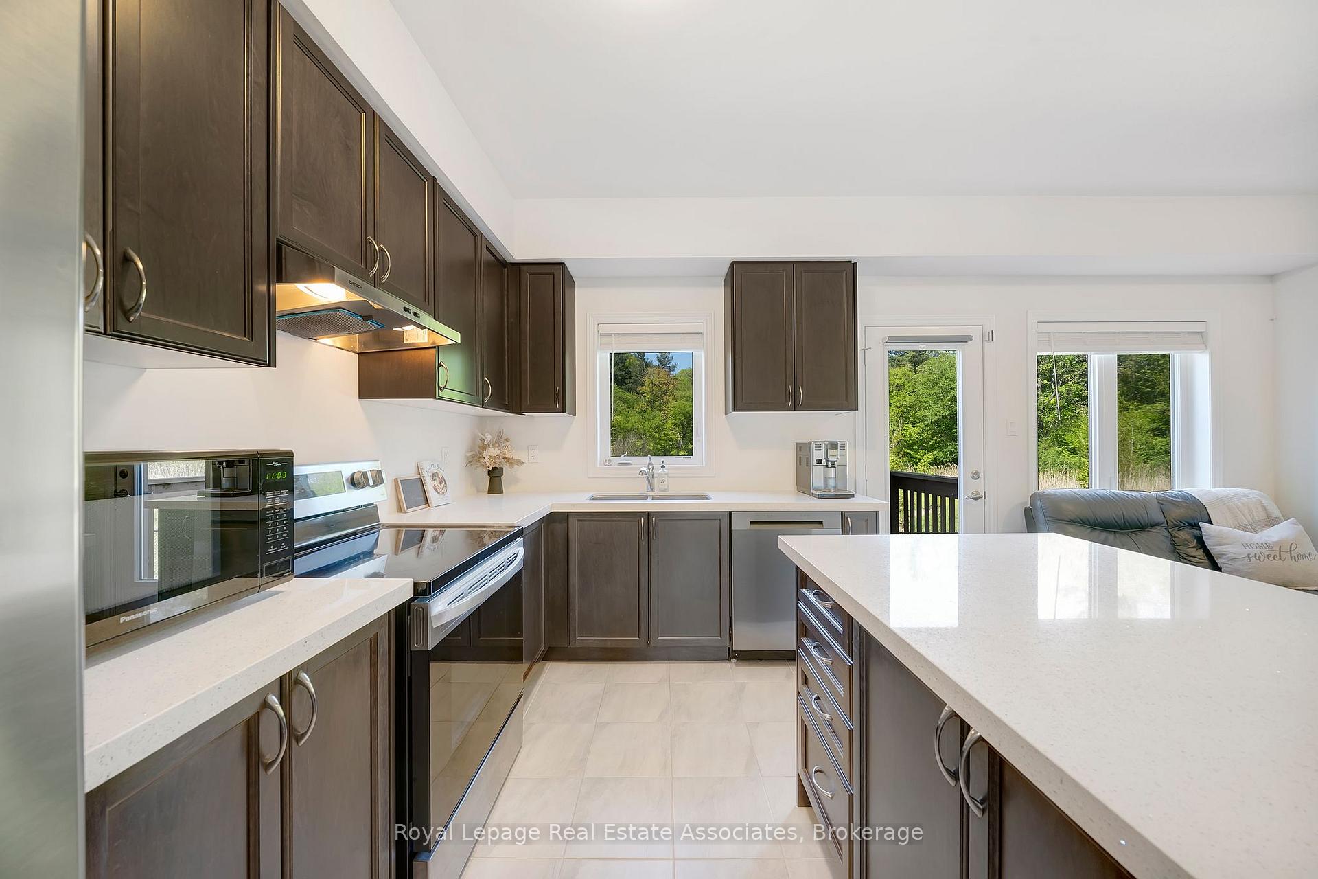 Photo 3 of Unit 85, 305 Garner Road W, Hamilton, Ancaster — HOMEH