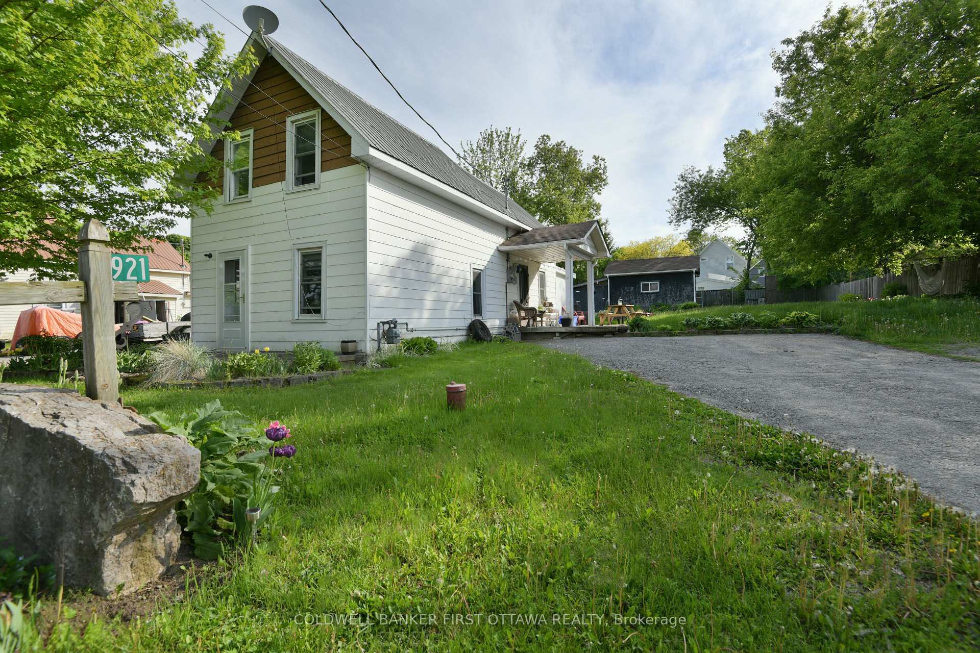 Photo 2 of 921 Centre Street, McNab/Braeside, Mcnab/Braeside Twps — HOMEH
