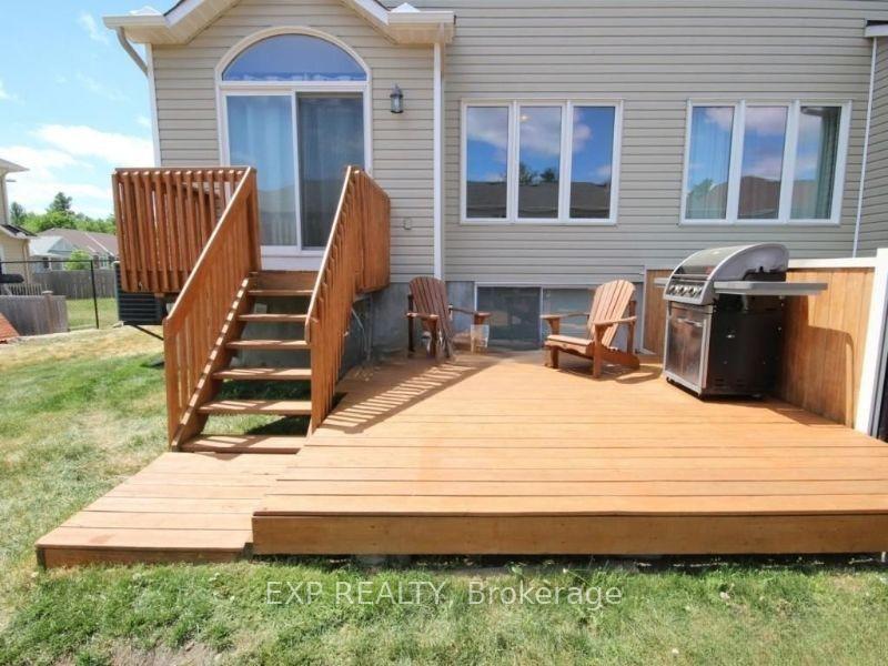 Photo 15 of 249 Hunterbrook Street N, Ottawa, Kanata - Morgan's Grant/South March — HOMEH