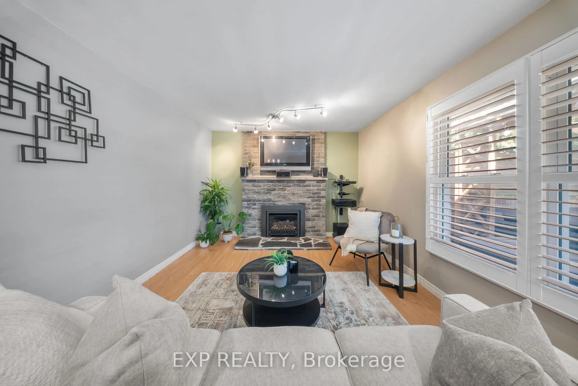 Photo 16 of 54 Pathfinder Crescent, Kitchener — HOMEH