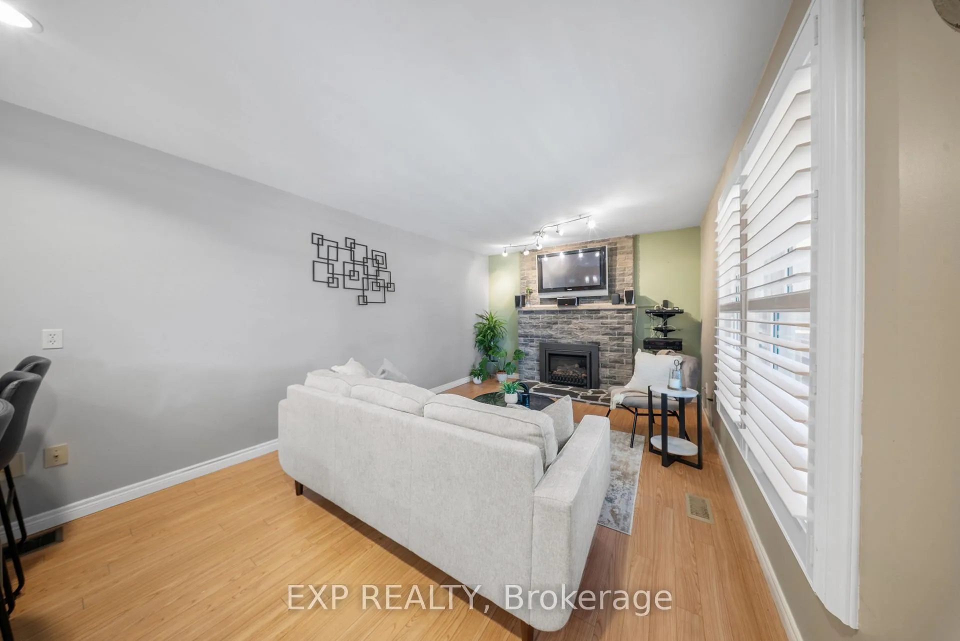 Photo 17 of 54 Pathfinder Crescent, Kitchener — HOMEH