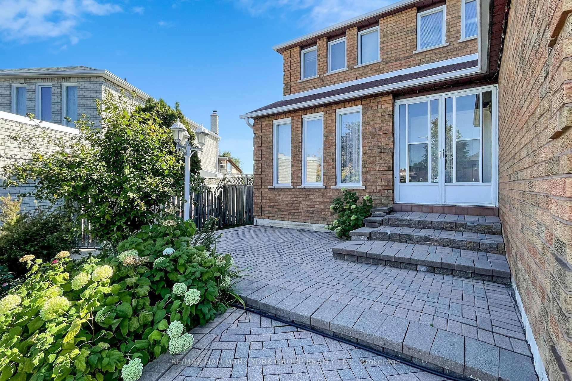 Photo 3 of 46 Finchley Circle, Markham, Milliken Mills East — HOMEH