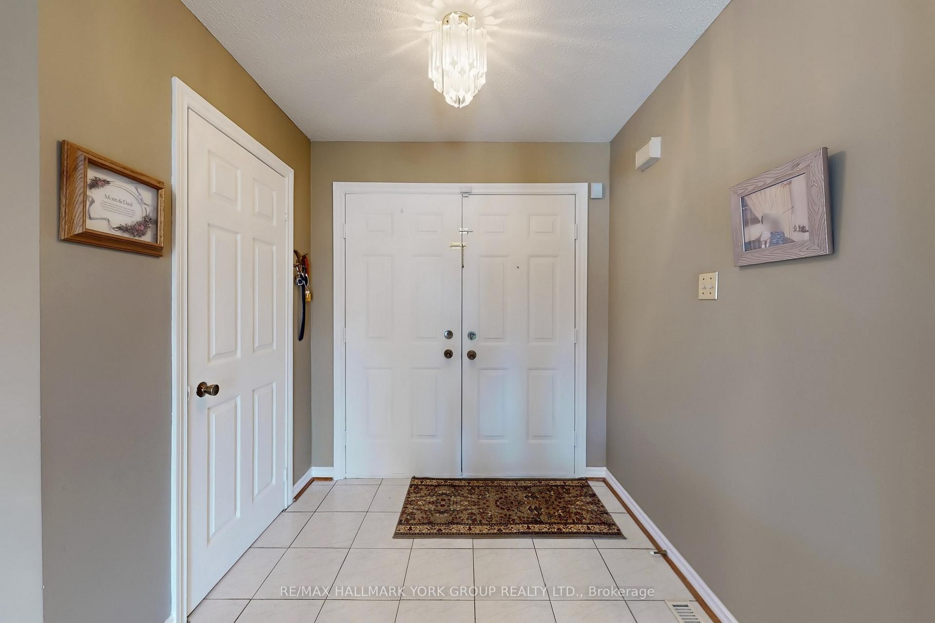 Photo 4 of 46 Finchley Circle, Markham, Milliken Mills East — HOMEH