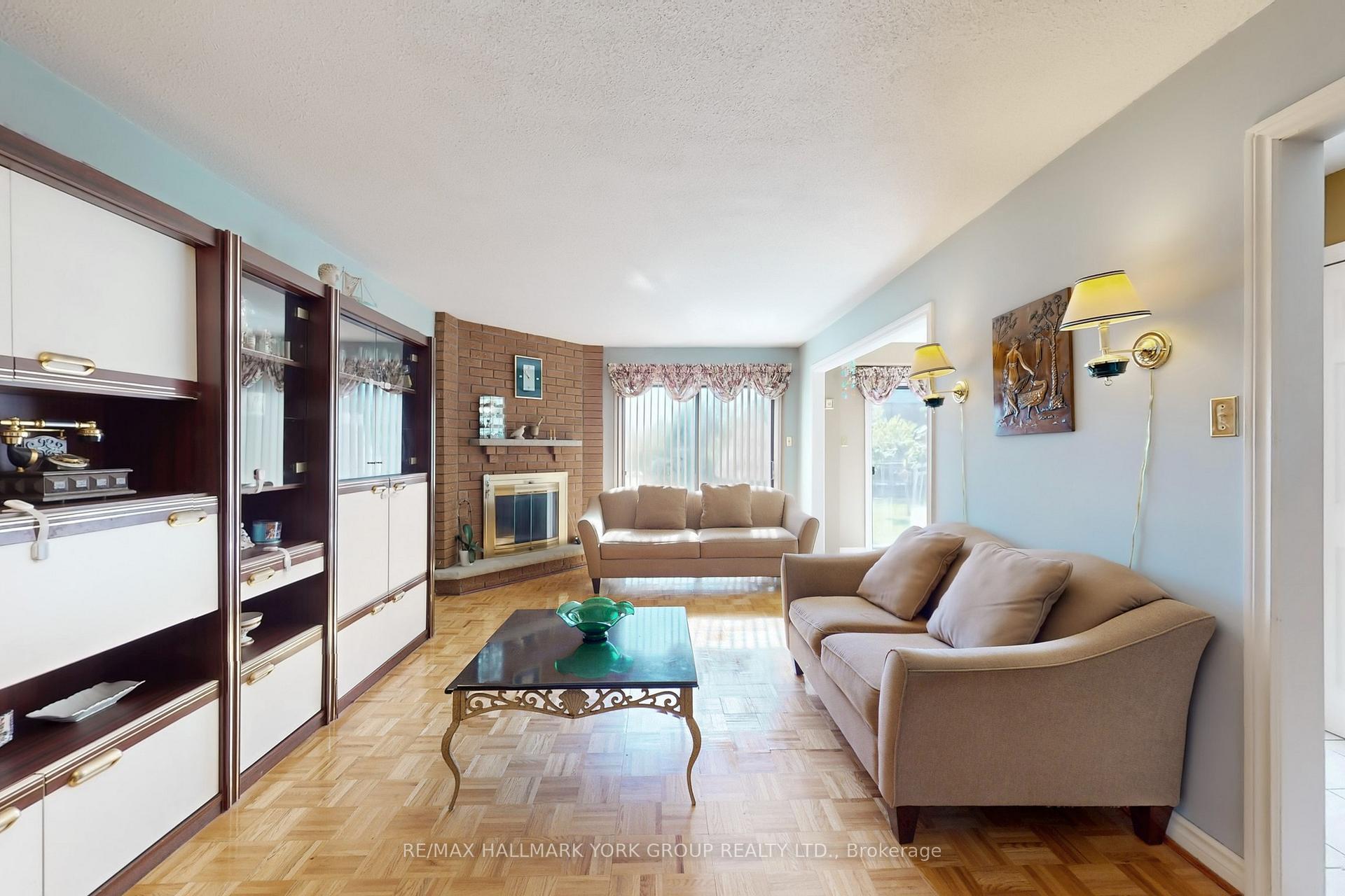Photo 8 of 46 Finchley Circle, Markham, Milliken Mills East — HOMEH