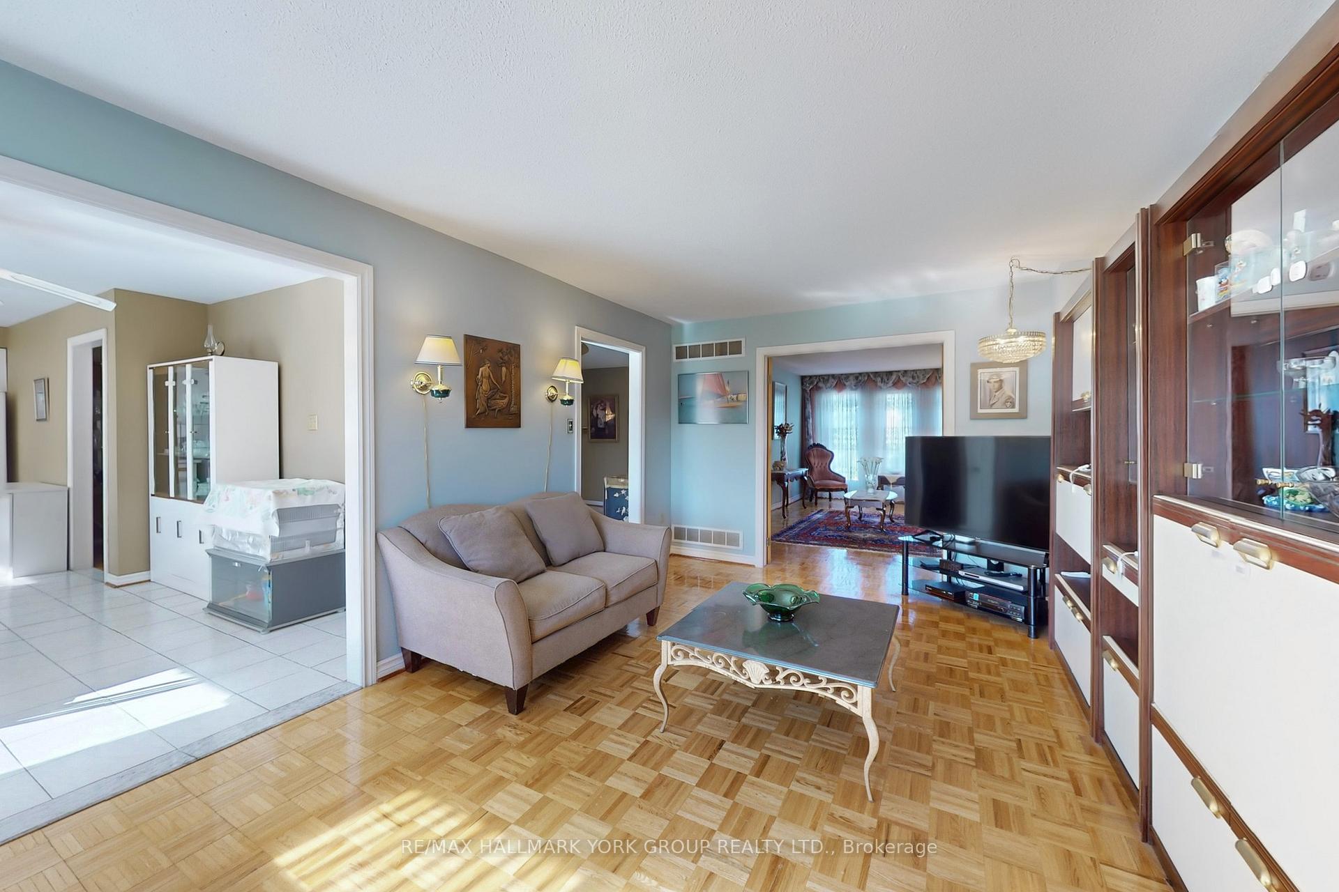 Photo 11 of 46 Finchley Circle, Markham, Milliken Mills East — HOMEH