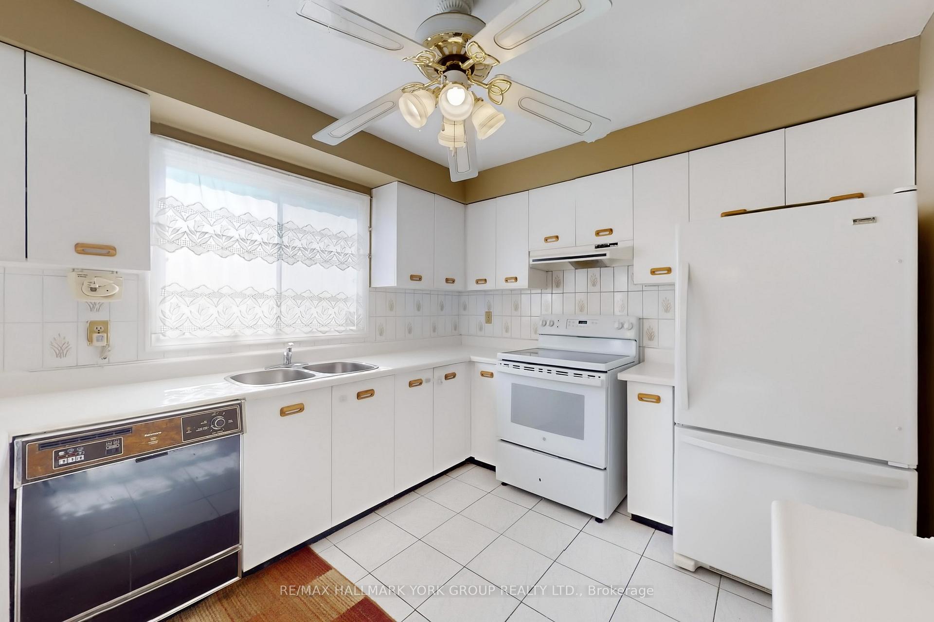 Photo 16 of 46 Finchley Circle, Markham, Milliken Mills East — HOMEH