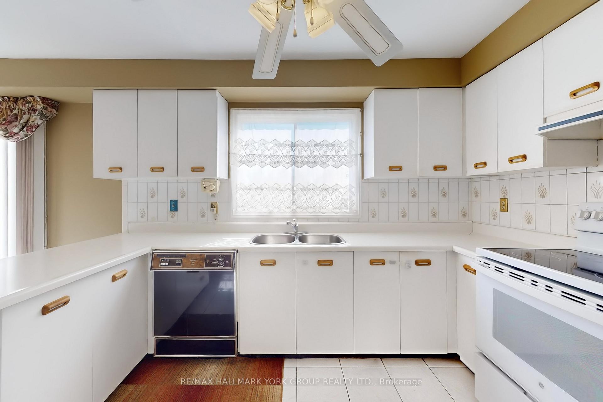 Photo 17 of 46 Finchley Circle, Markham, Milliken Mills East — HOMEH