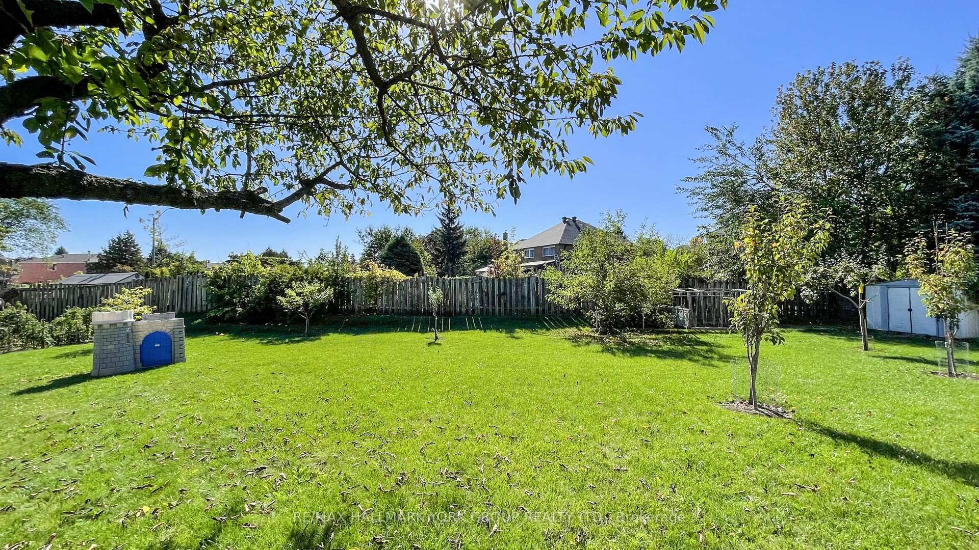 Photo 44 of 46 Finchley Circle, Markham, Milliken Mills East — HOMEH