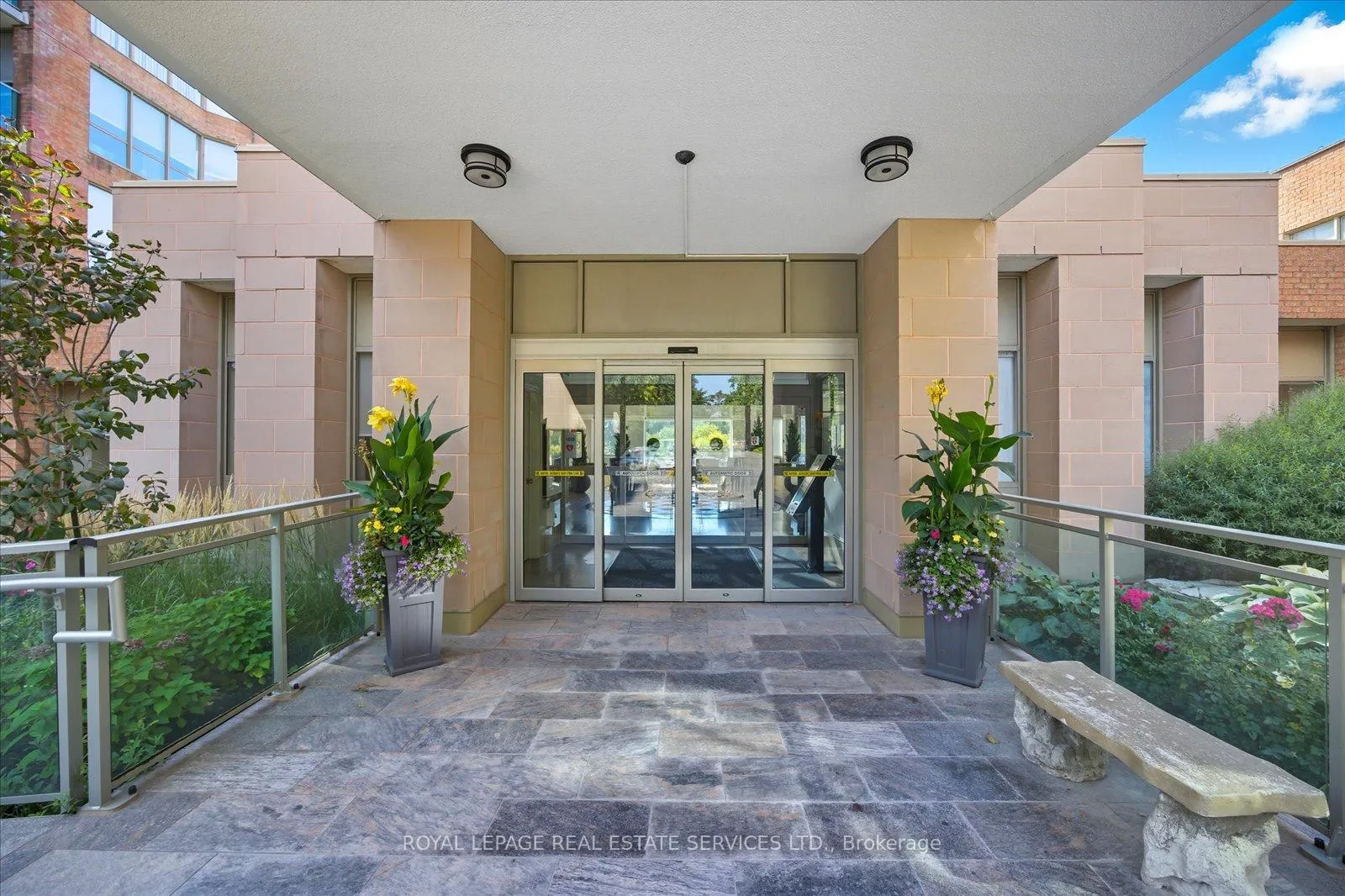 Photo 9 of Unit 106, 14924 Yonge Street, Aurora, Aurora Highlands — HOMEH