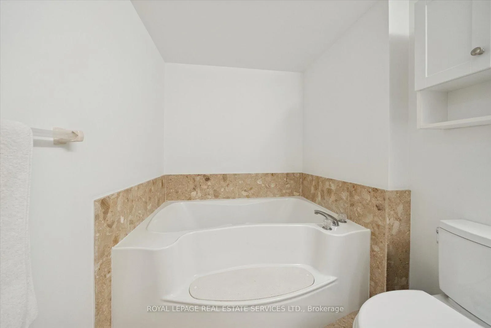 Photo 56 of Unit 106, 14924 Yonge Street, Aurora, Aurora Highlands — HOMEH