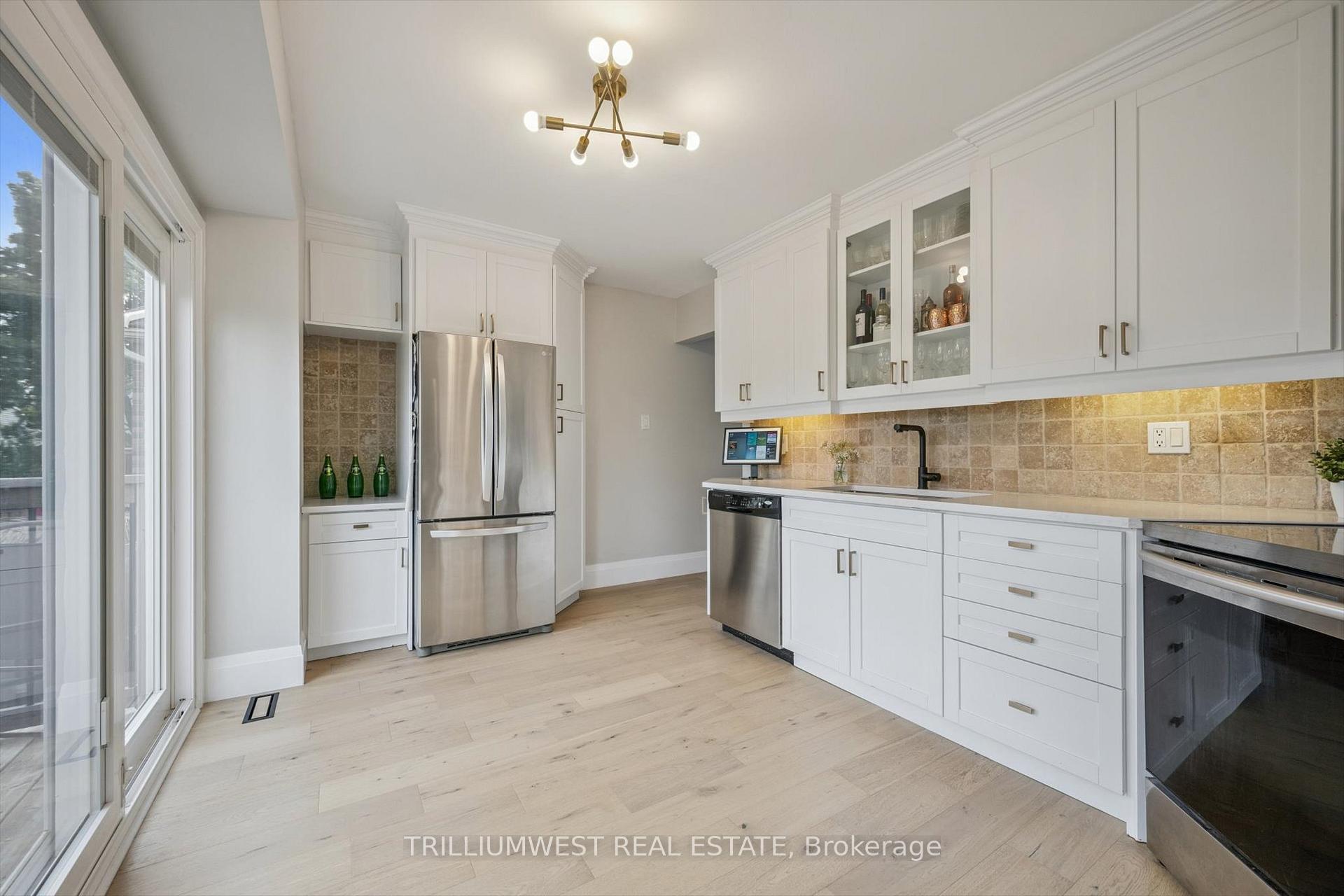 Photo 11 of 99 Deerwood Crescent, Kitchener — HOMEH