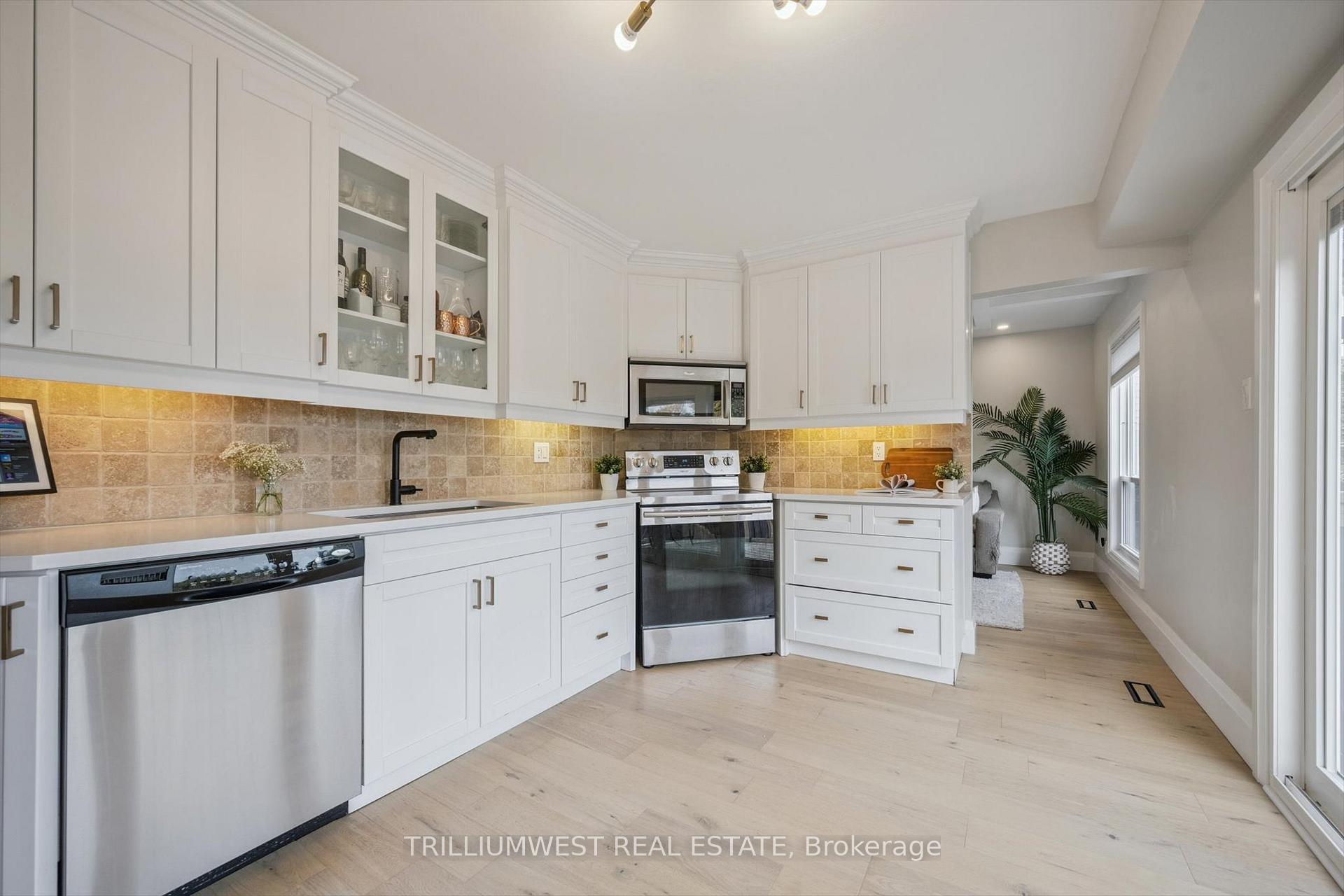Photo 12 of 99 Deerwood Crescent, Kitchener — HOMEH