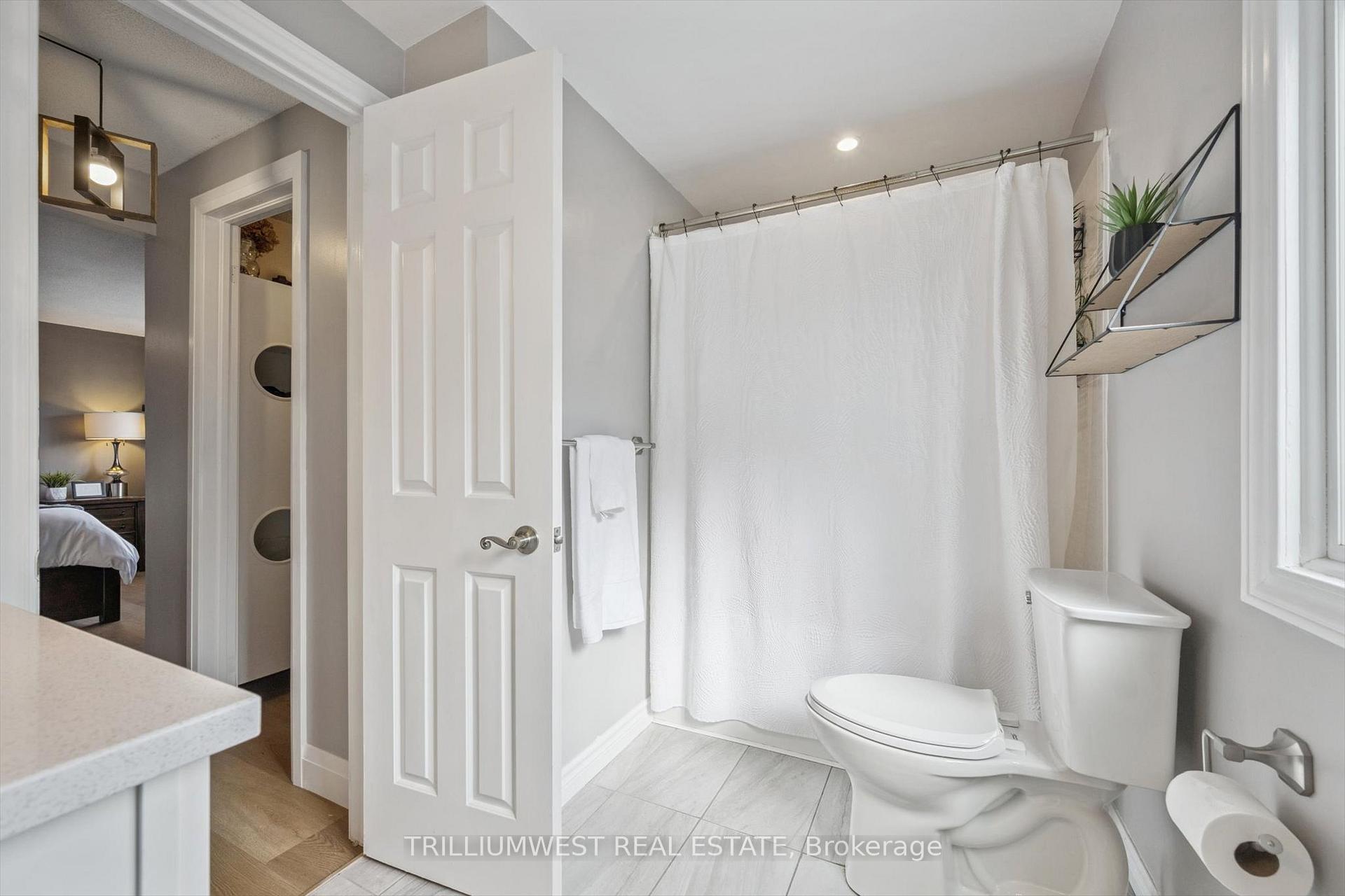 Photo 19 of 99 Deerwood Crescent, Kitchener — HOMEH