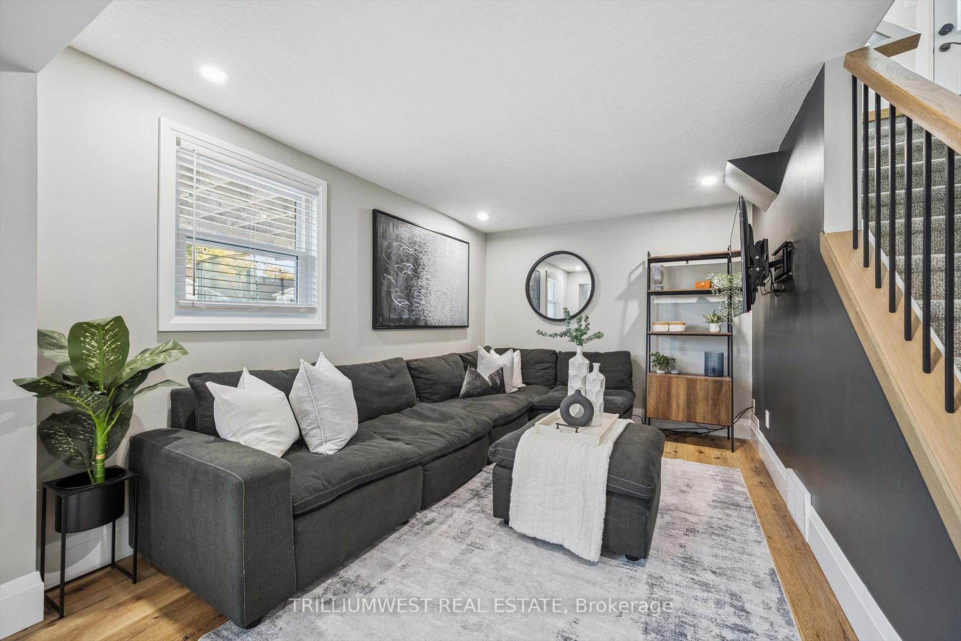 Photo 25 of 99 Deerwood Crescent, Kitchener — HOMEH
