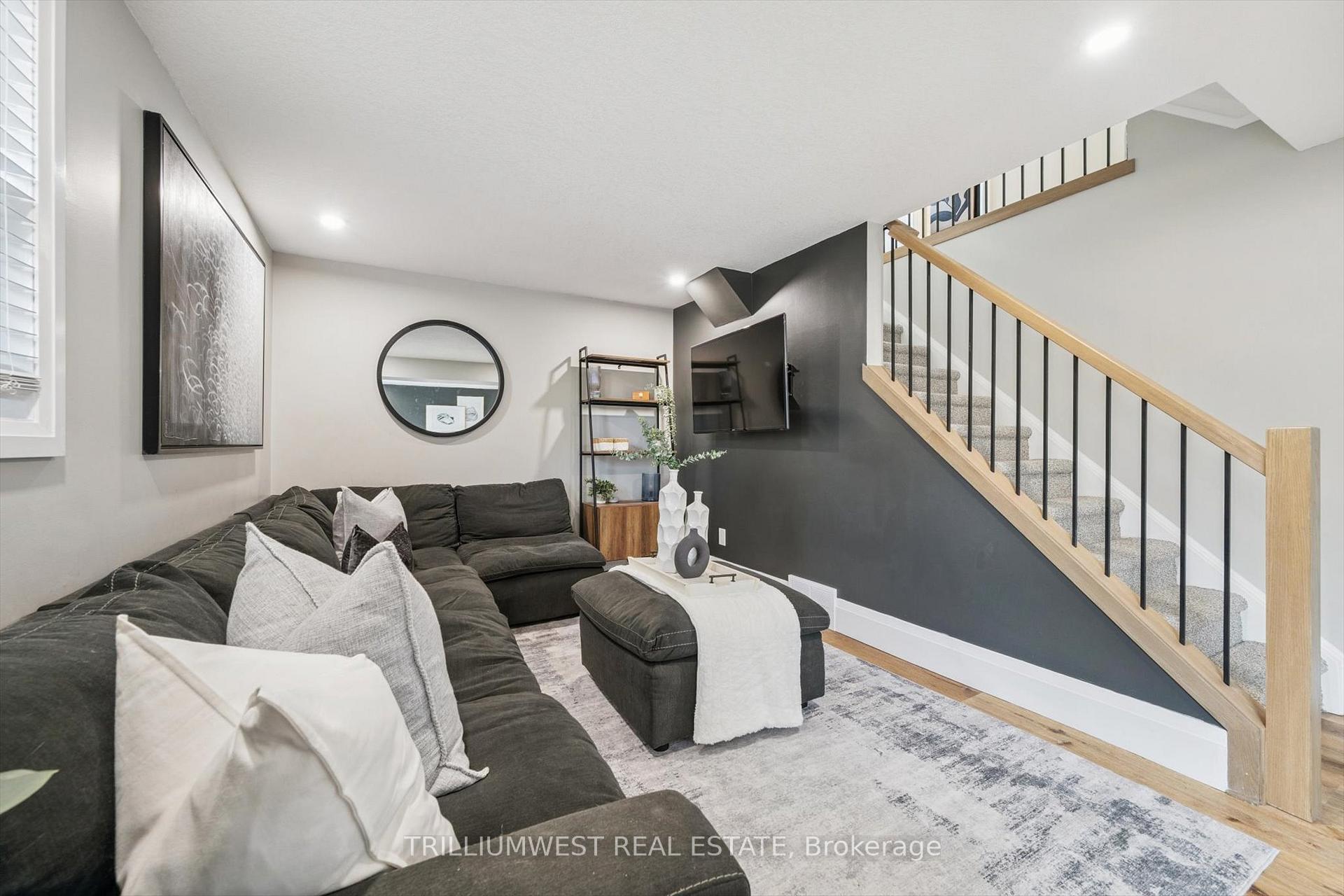 Photo 29 of 99 Deerwood Crescent, Kitchener — HOMEH