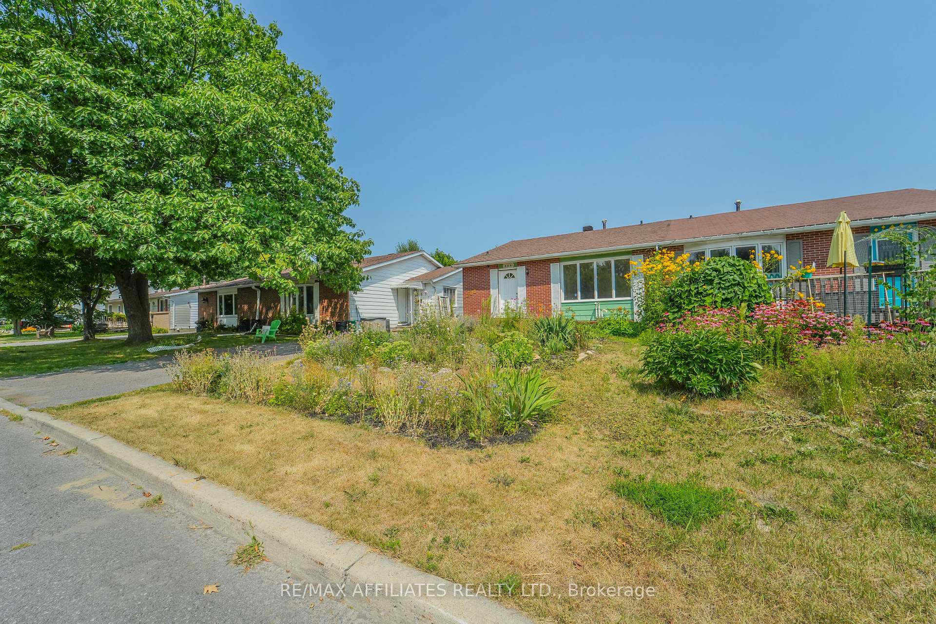 Photo 3 of 208 Old Colony Road E, Ottawa, Kanata - Glencairn/Hazeldean — HOMEH