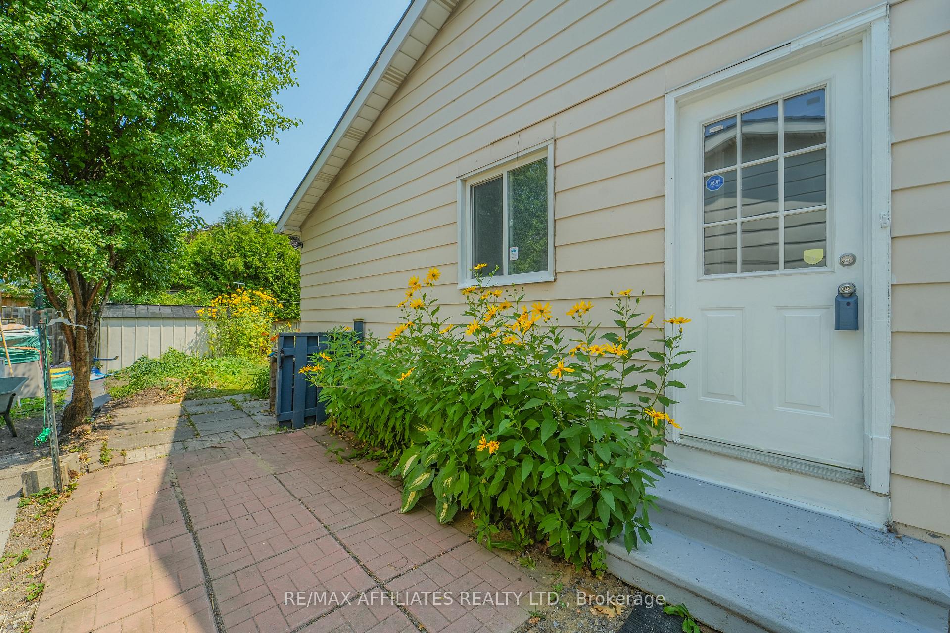 Photo 4 of 208 Old Colony Road E, Ottawa, Kanata - Glencairn/Hazeldean — HOMEH