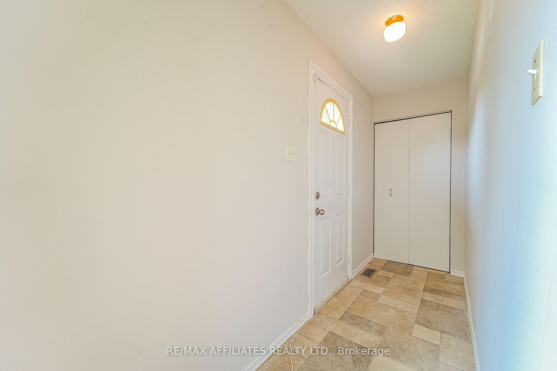 Photo 6 of 208 Old Colony Road E, Ottawa, Kanata - Glencairn/Hazeldean — HOMEH
