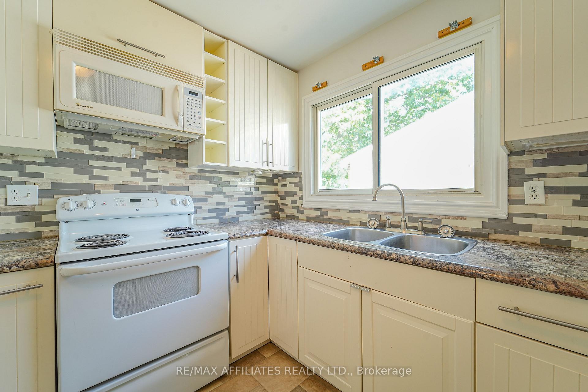 Photo 7 of 208 Old Colony Road E, Ottawa, Kanata - Glencairn/Hazeldean — HOMEH