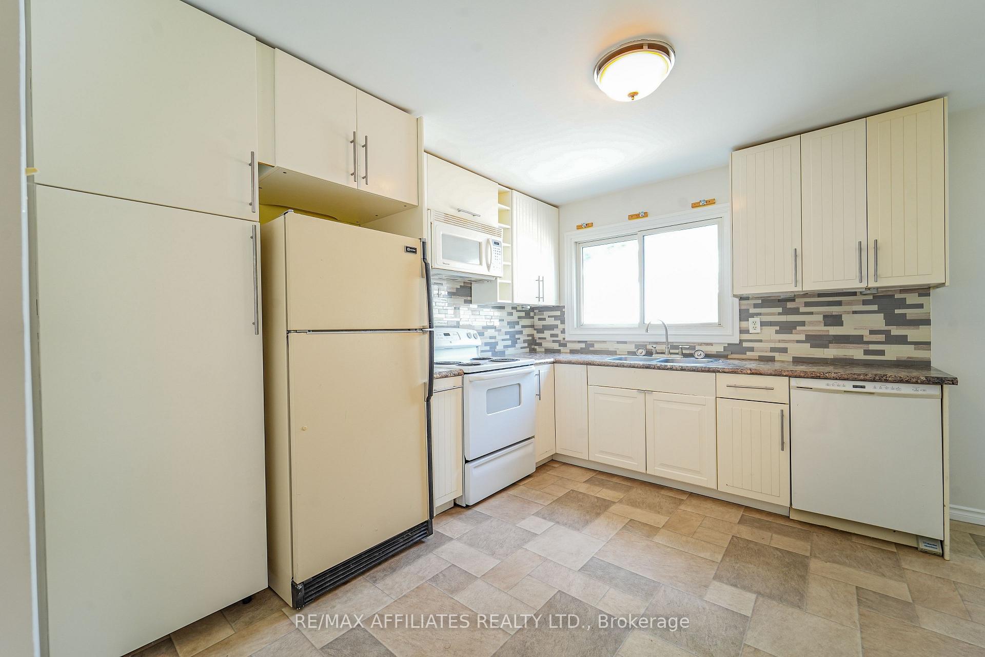 Photo 8 of 208 Old Colony Road E, Ottawa, Kanata - Glencairn/Hazeldean — HOMEH
