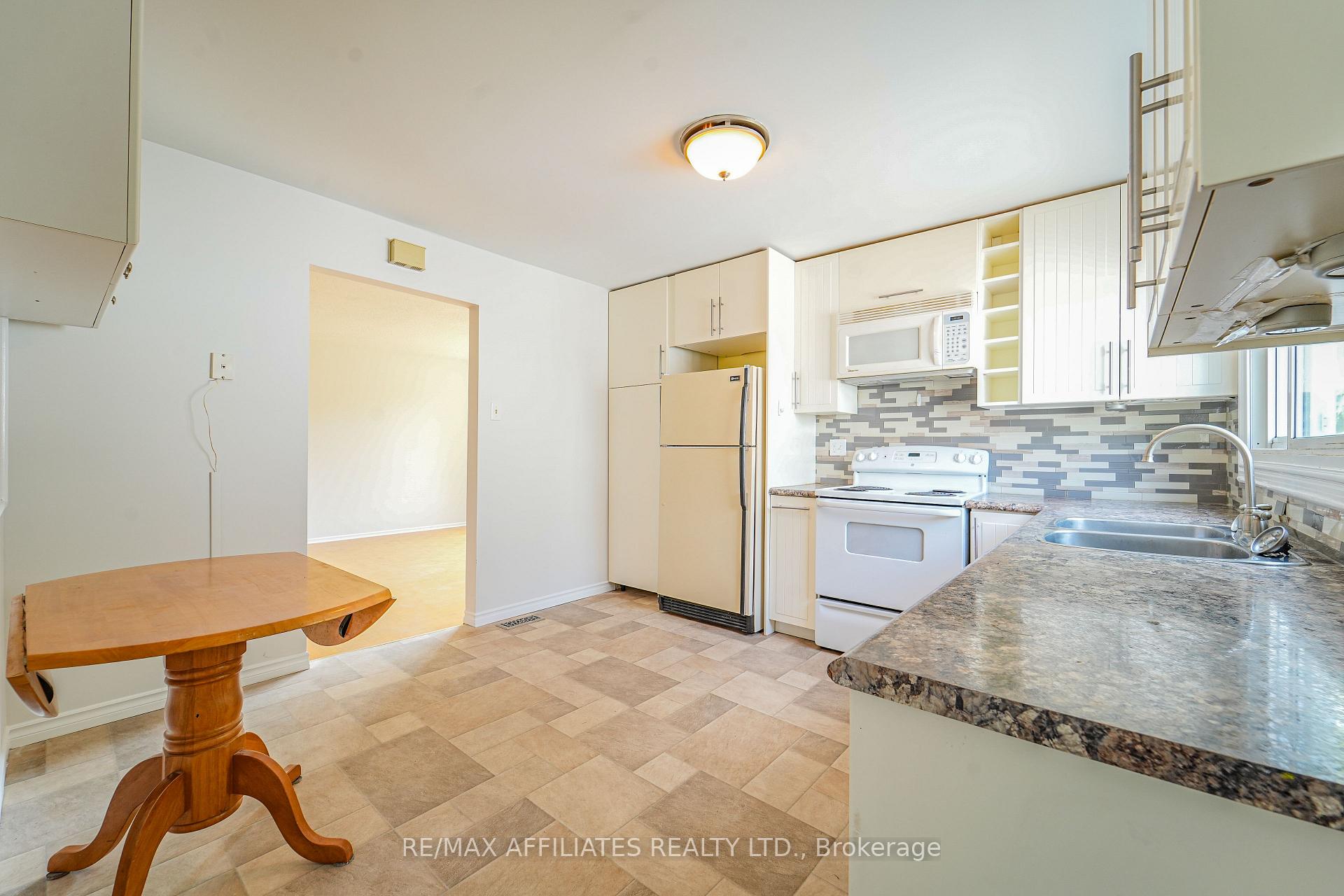 Photo 9 of 208 Old Colony Road E, Ottawa, Kanata - Glencairn/Hazeldean — HOMEH