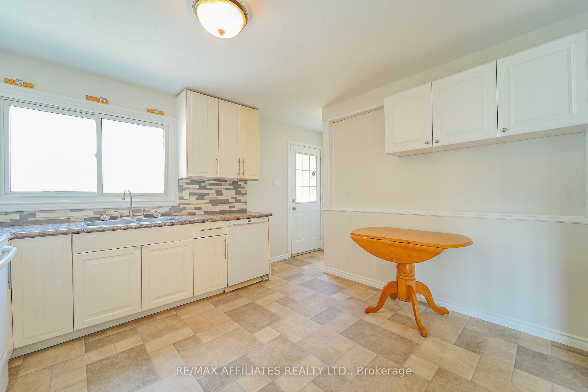 Photo 10 of 208 Old Colony Road E, Ottawa, Kanata - Glencairn/Hazeldean — HOMEH