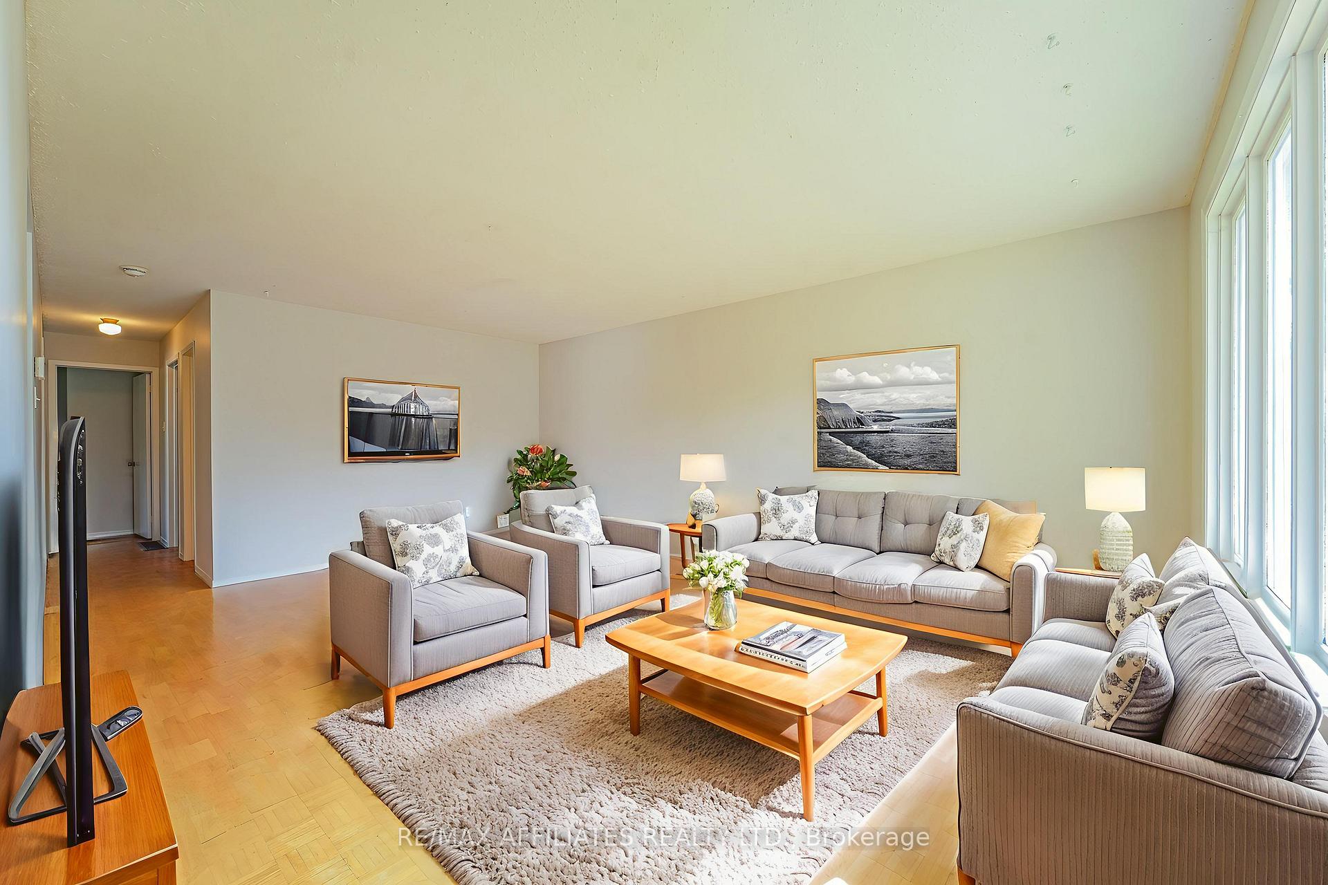 Photo 11 of 208 Old Colony Road E, Ottawa, Kanata - Glencairn/Hazeldean — HOMEH