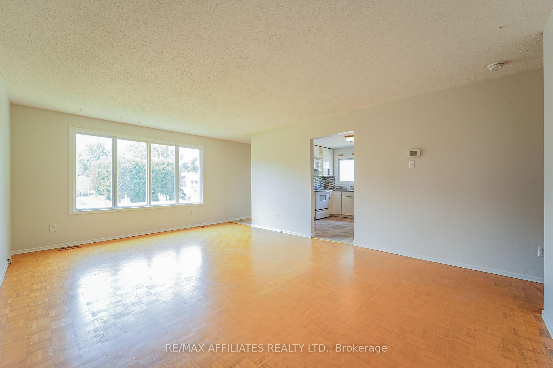 Photo 13 of 208 Old Colony Road E, Ottawa, Kanata - Glencairn/Hazeldean — HOMEH