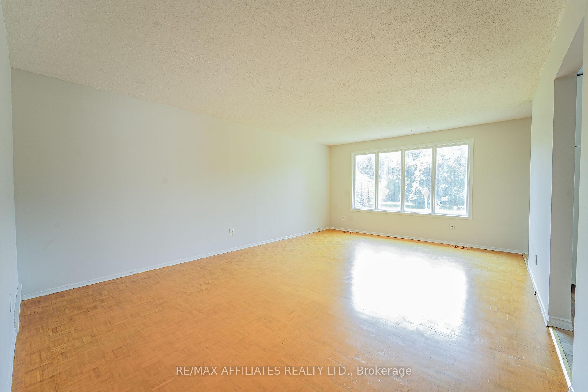 Photo 14 of 208 Old Colony Road E, Ottawa, Kanata - Glencairn/Hazeldean — HOMEH