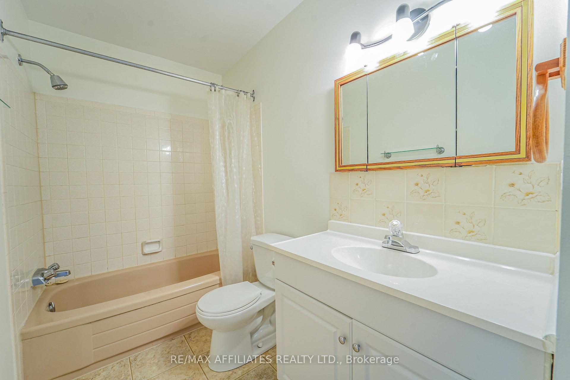 Photo 15 of 208 Old Colony Road E, Ottawa, Kanata - Glencairn/Hazeldean — HOMEH