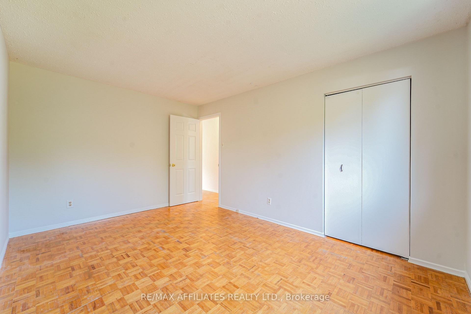 Photo 16 of 208 Old Colony Road E, Ottawa, Kanata - Glencairn/Hazeldean — HOMEH
