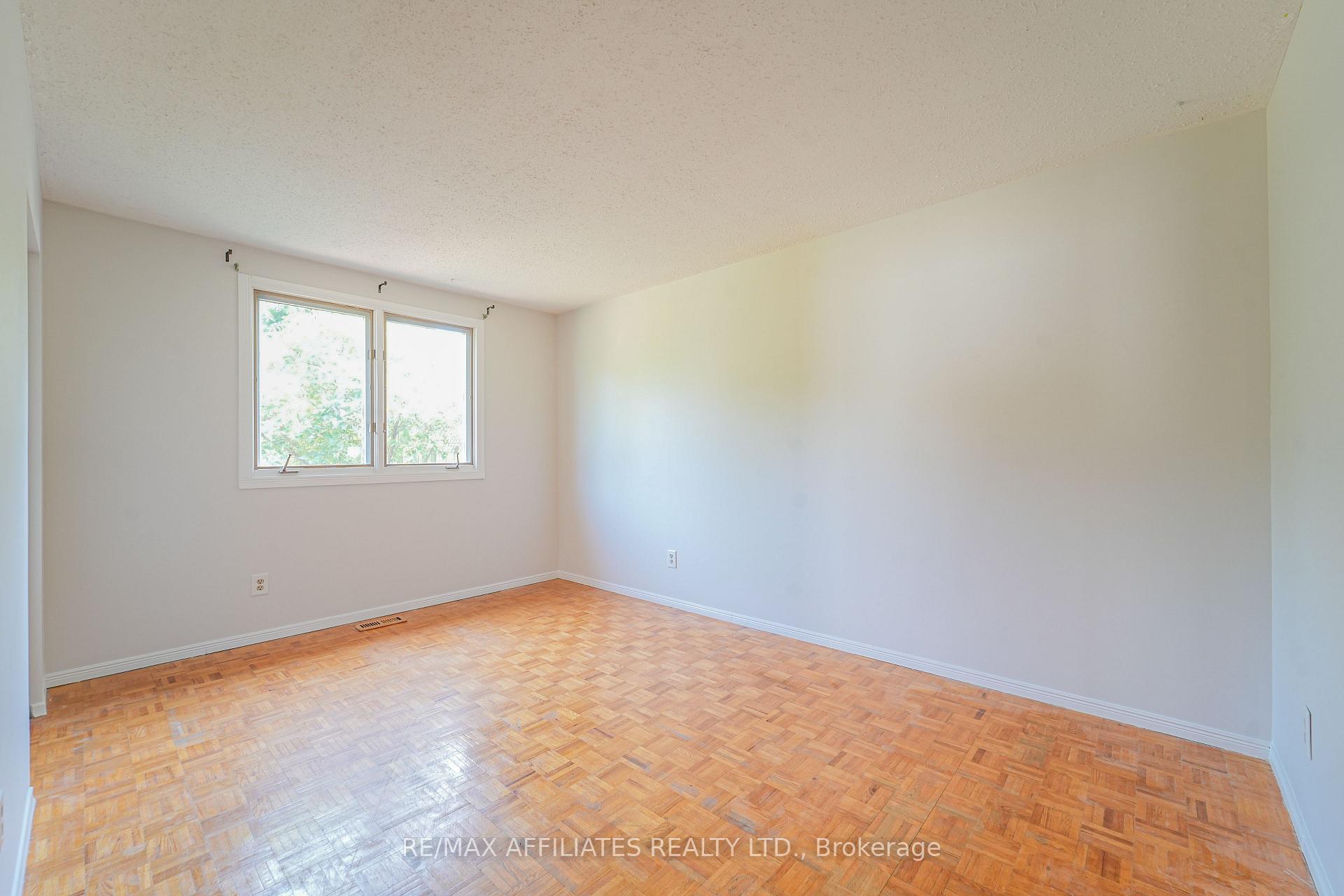 Photo 18 of 208 Old Colony Road E, Ottawa, Kanata - Glencairn/Hazeldean — HOMEH