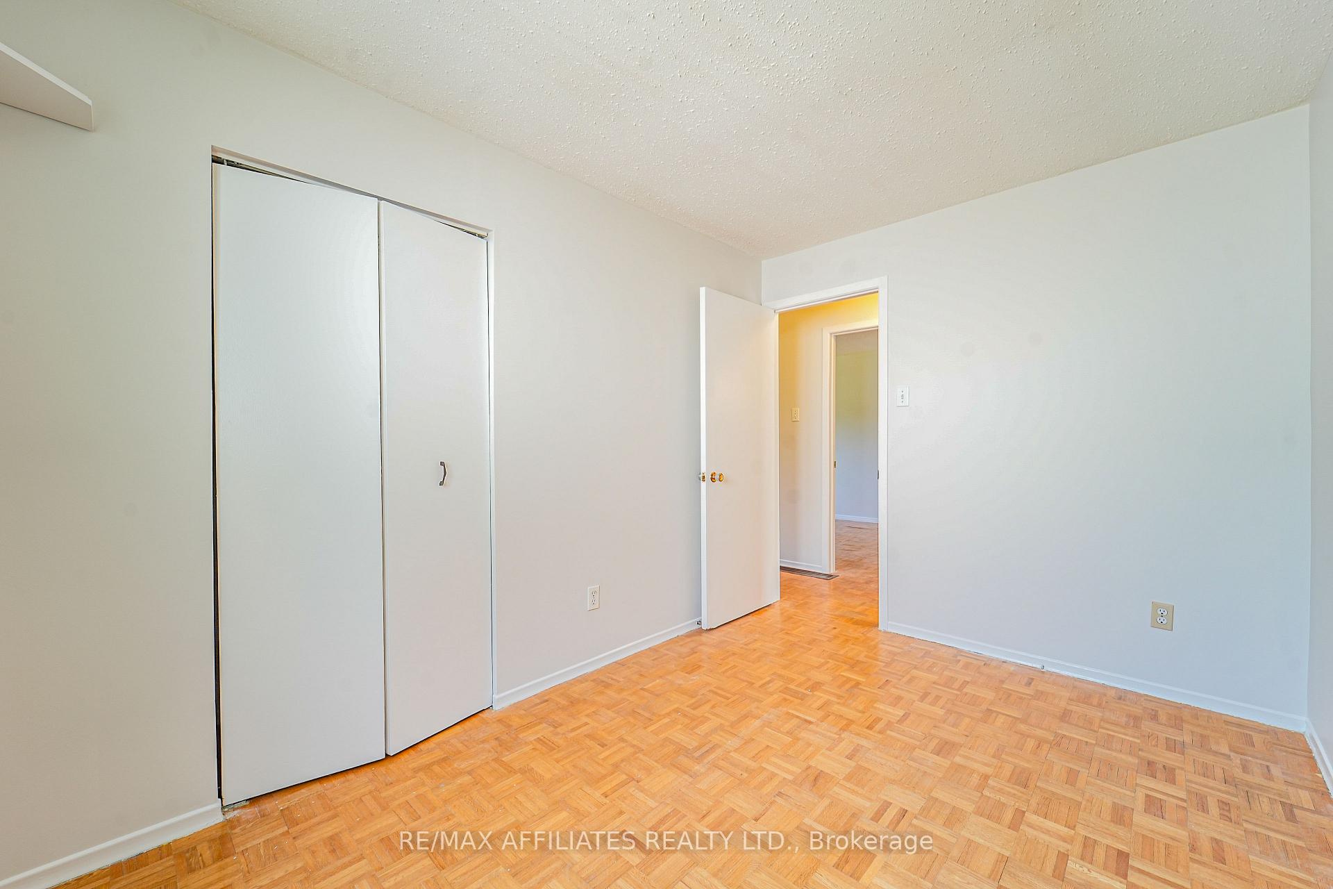 Photo 19 of 208 Old Colony Road E, Ottawa, Kanata - Glencairn/Hazeldean — HOMEH