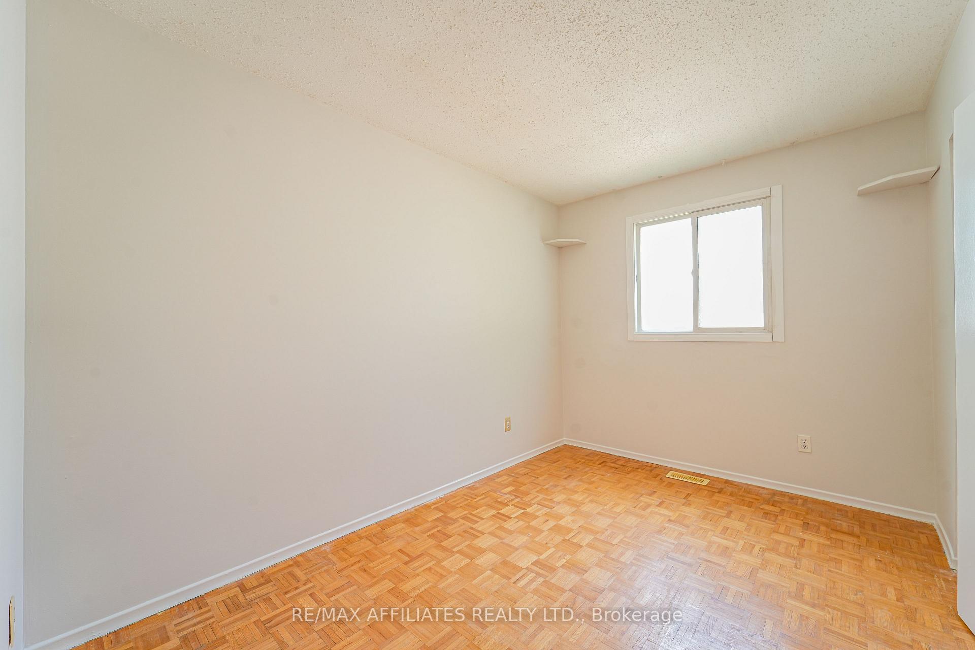 Photo 20 of 208 Old Colony Road E, Ottawa, Kanata - Glencairn/Hazeldean — HOMEH