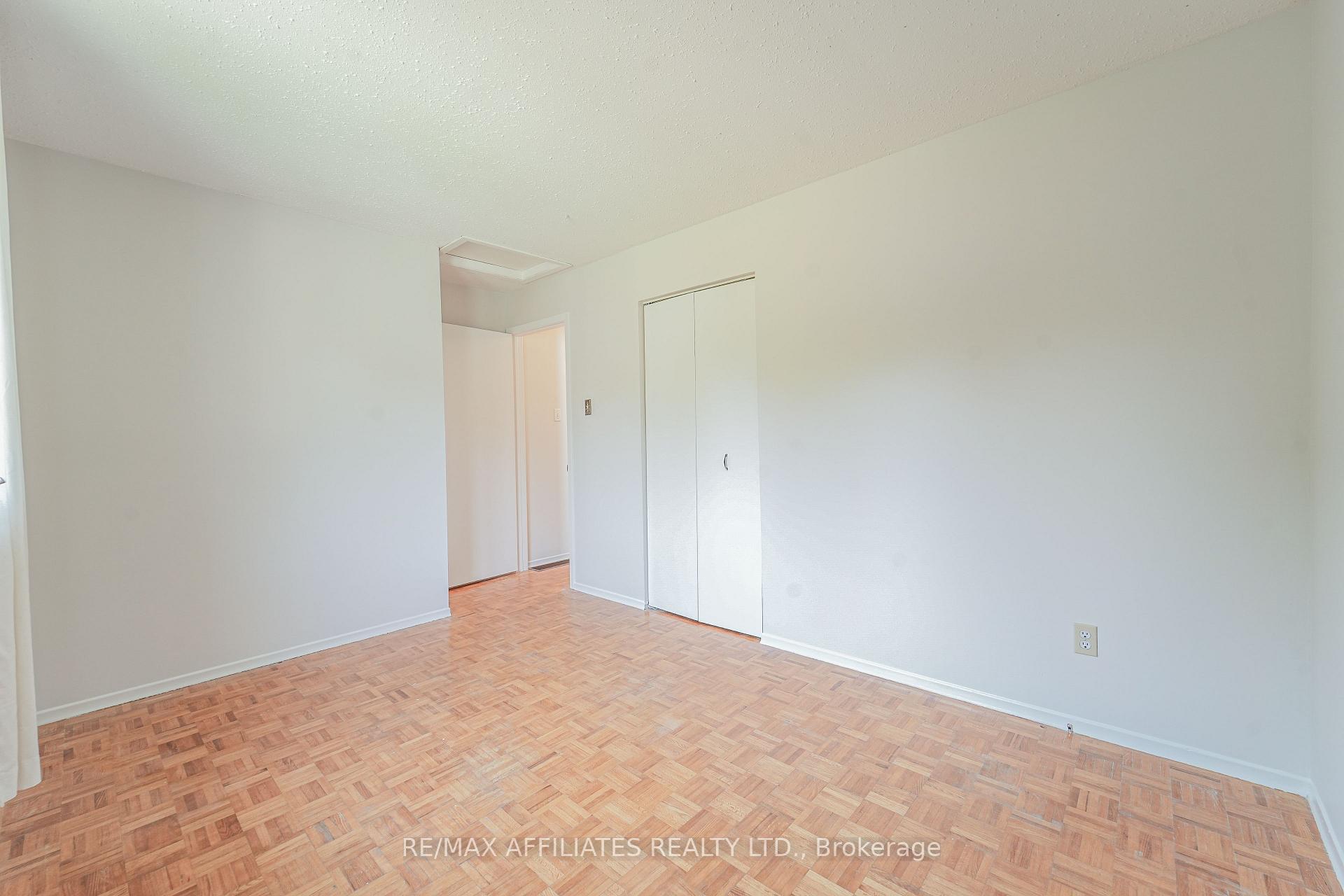Photo 21 of 208 Old Colony Road E, Ottawa, Kanata - Glencairn/Hazeldean — HOMEH