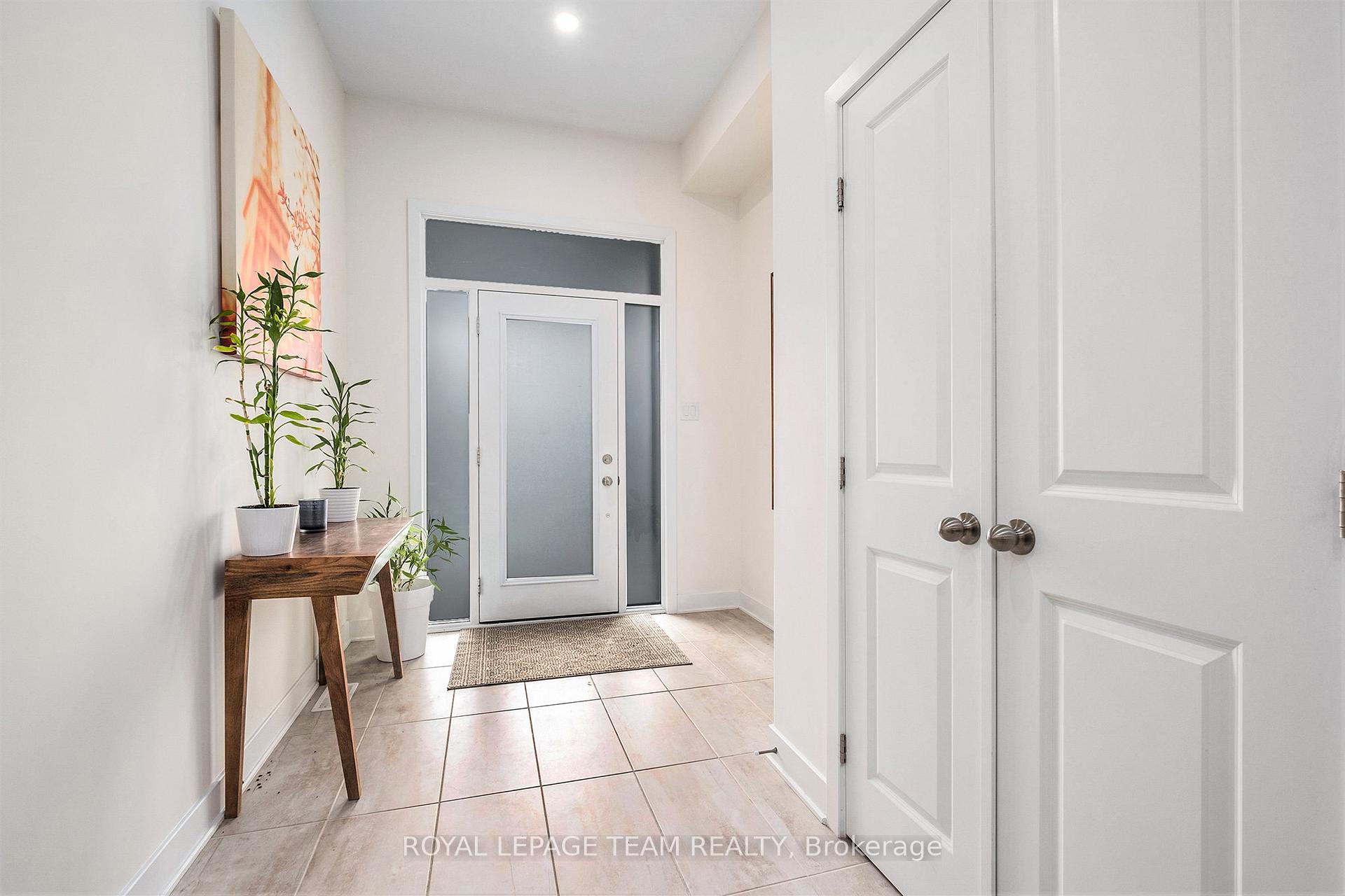 Photo 4 of 574 Triangle Street, Ottawa, Kanata - Emerald Meadows/Trailwest — HOMEH