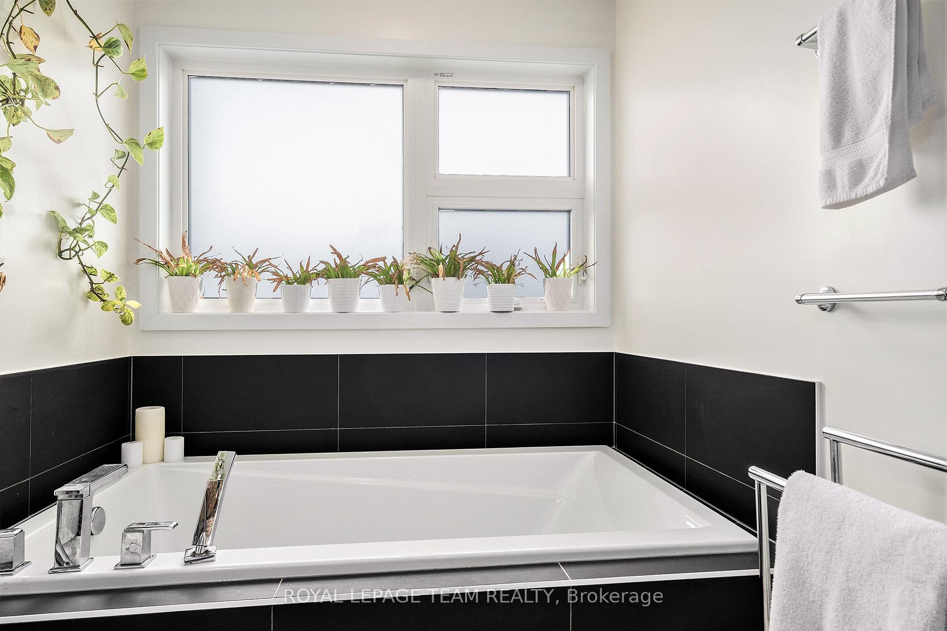 Photo 25 of 574 Triangle Street, Ottawa, Kanata - Emerald Meadows/Trailwest — HOMEH