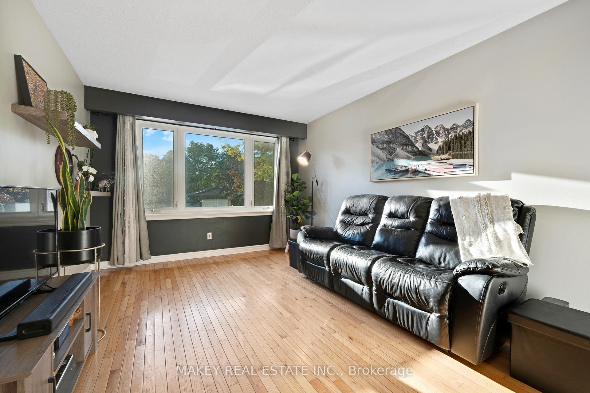 Photo 8 of 623 Pioneer Drive, Kitchener — HOMEH