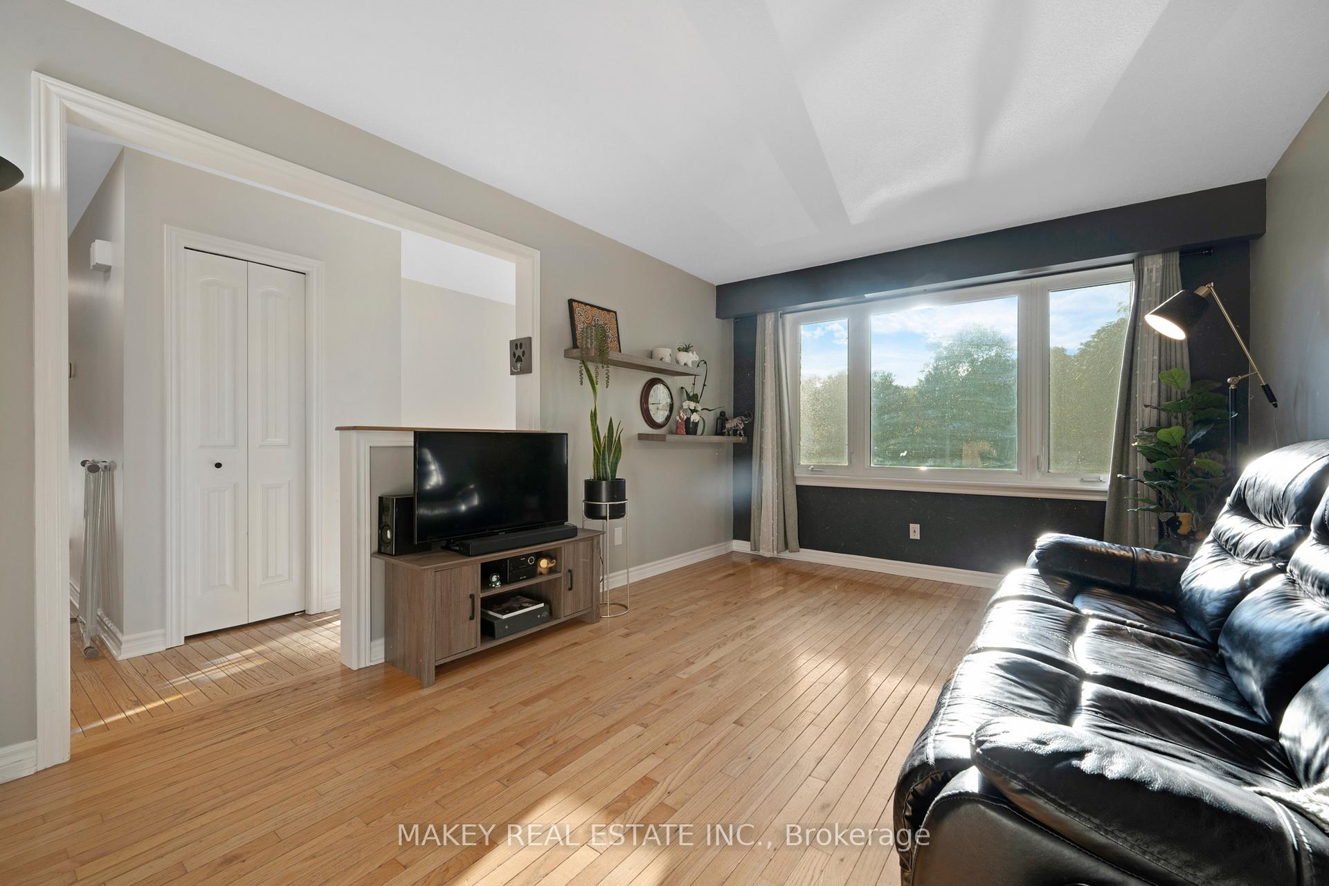 Photo 9 of 623 Pioneer Drive, Kitchener — HOMEH
