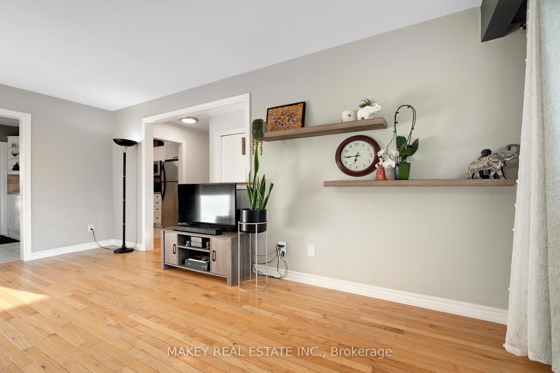 Photo 10 of 623 Pioneer Drive, Kitchener — HOMEH