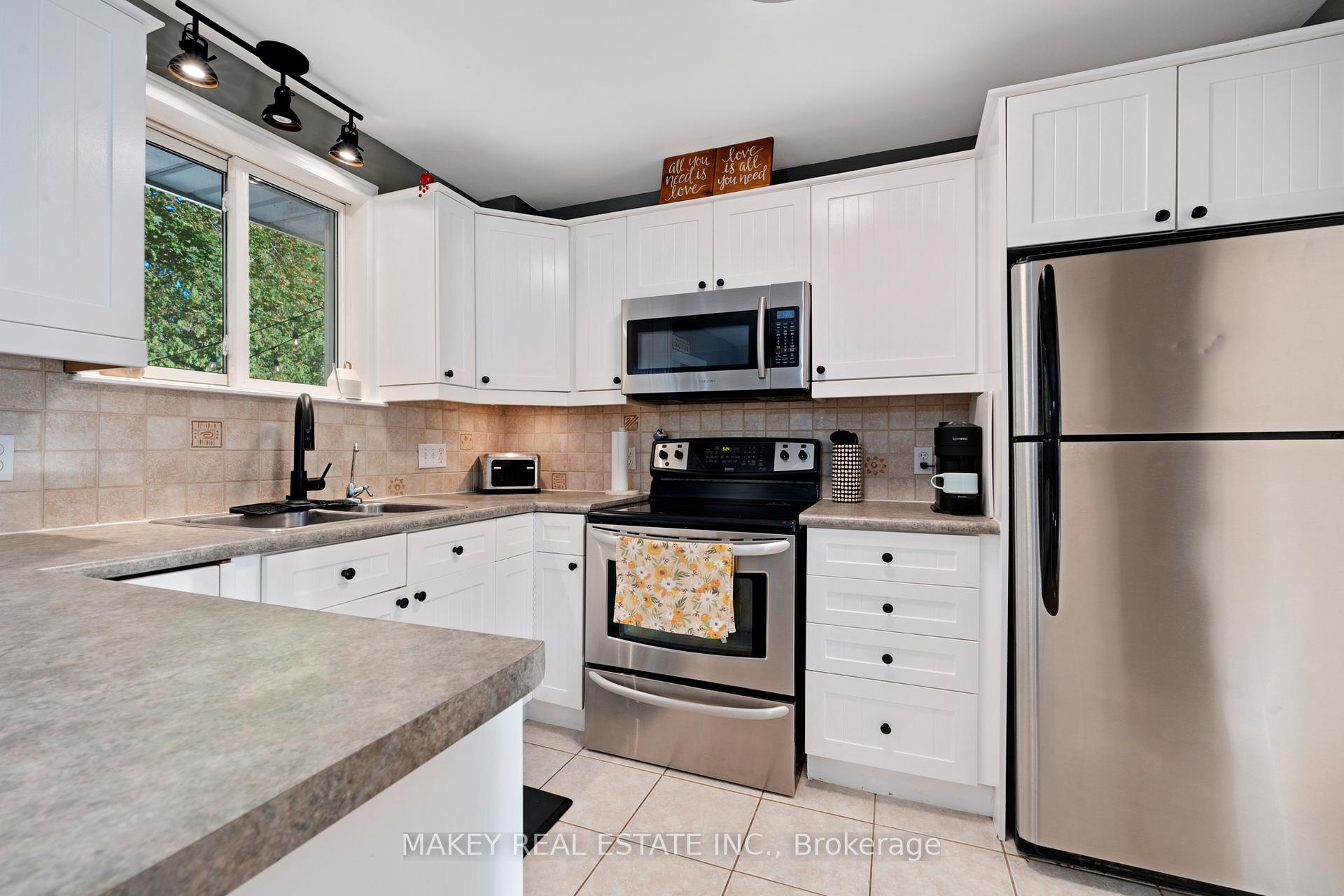 Photo 15 of 623 Pioneer Drive, Kitchener — HOMEH