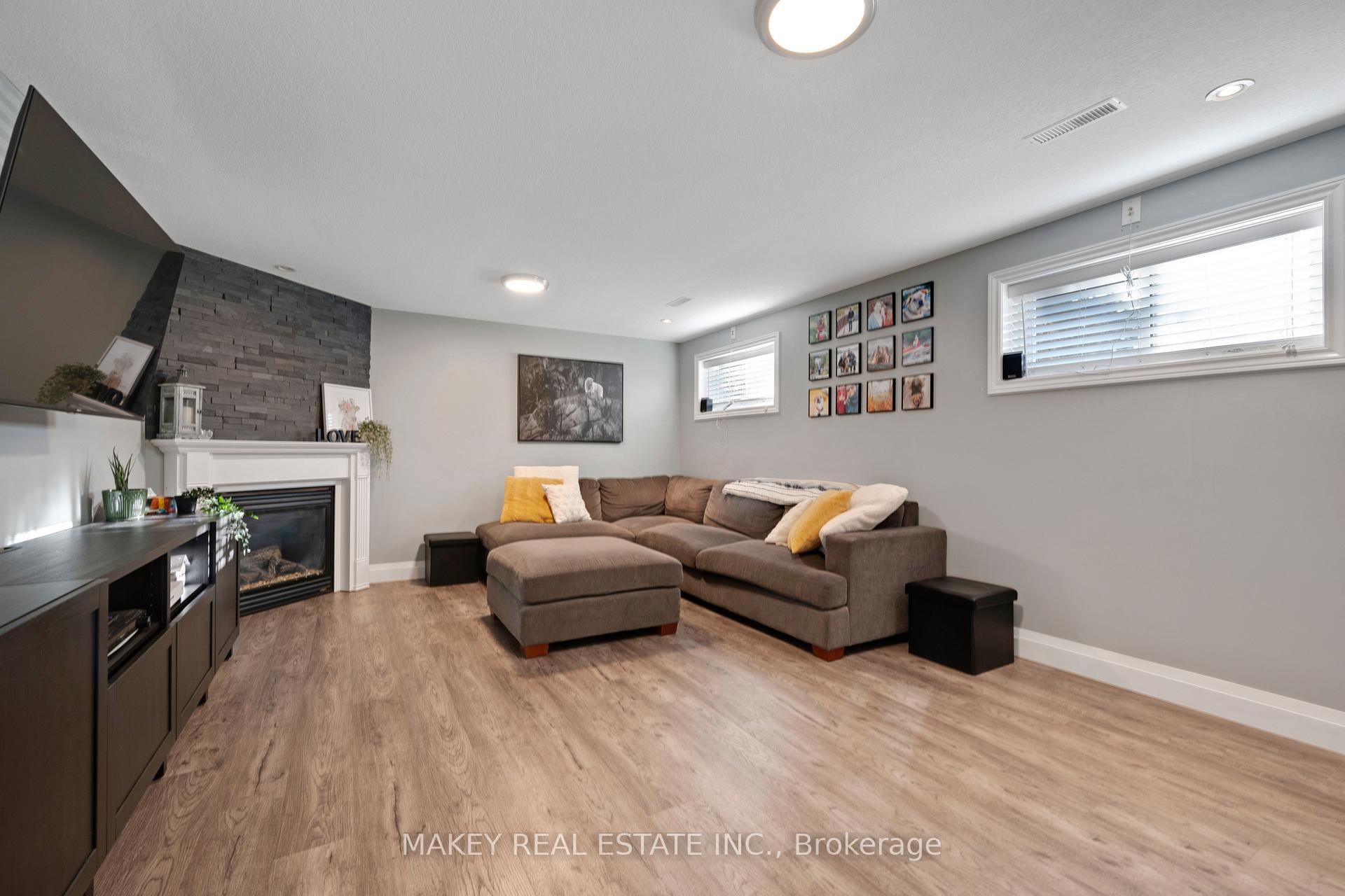 Photo 29 of 623 Pioneer Drive, Kitchener — HOMEH
