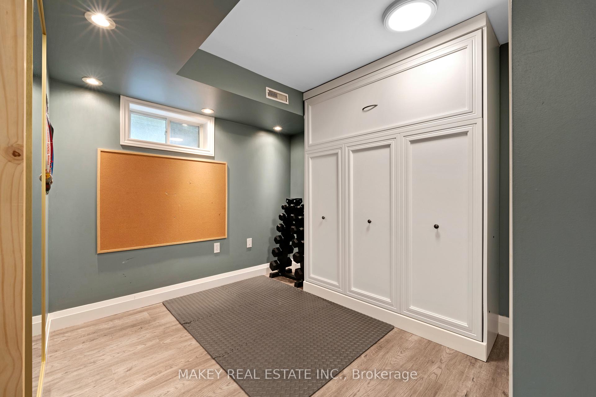Photo 35 of 623 Pioneer Drive, Kitchener — HOMEH