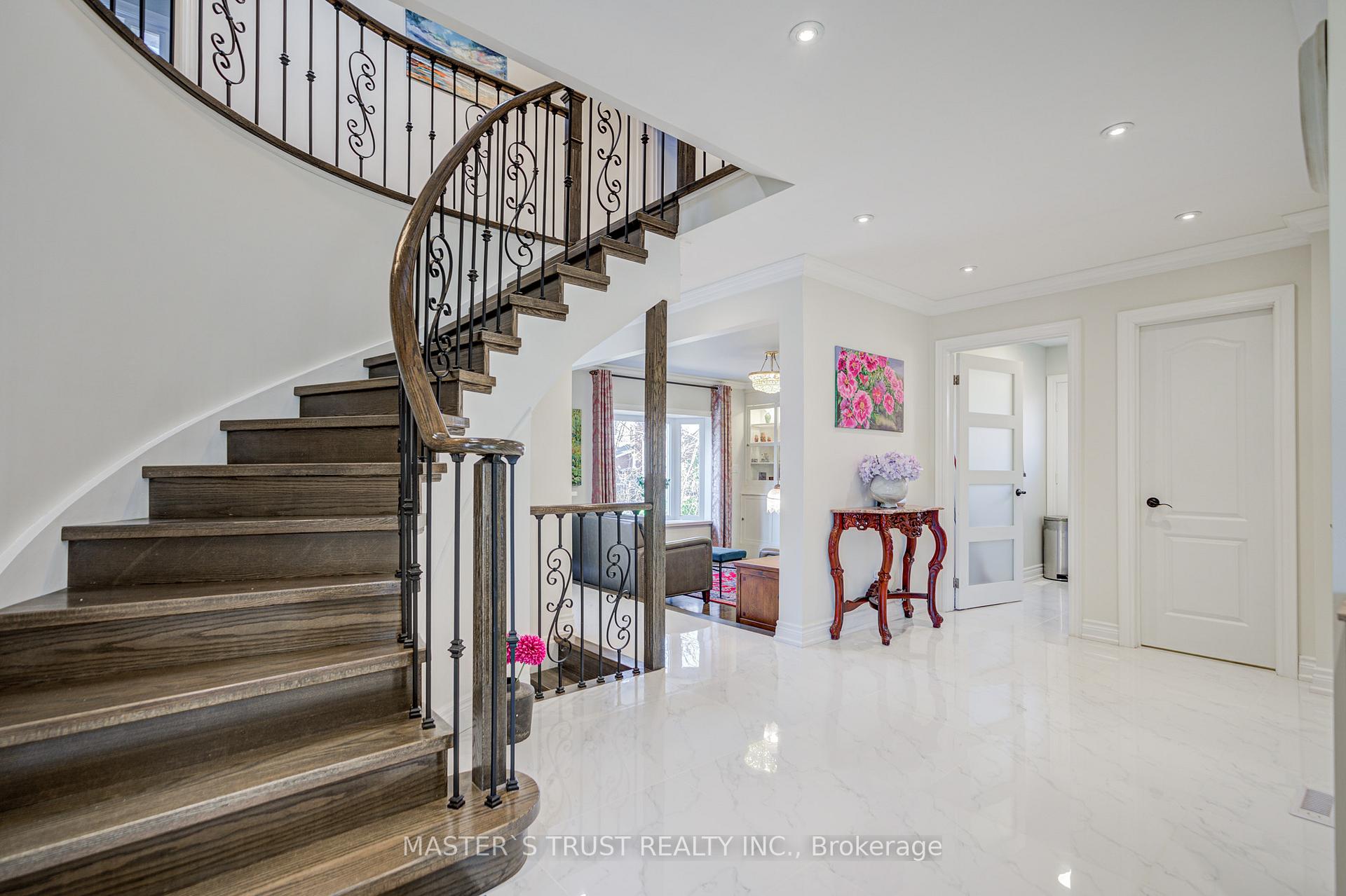 Photo 4 of 72 Rose Way, Markham, Markham Village — HOMEH