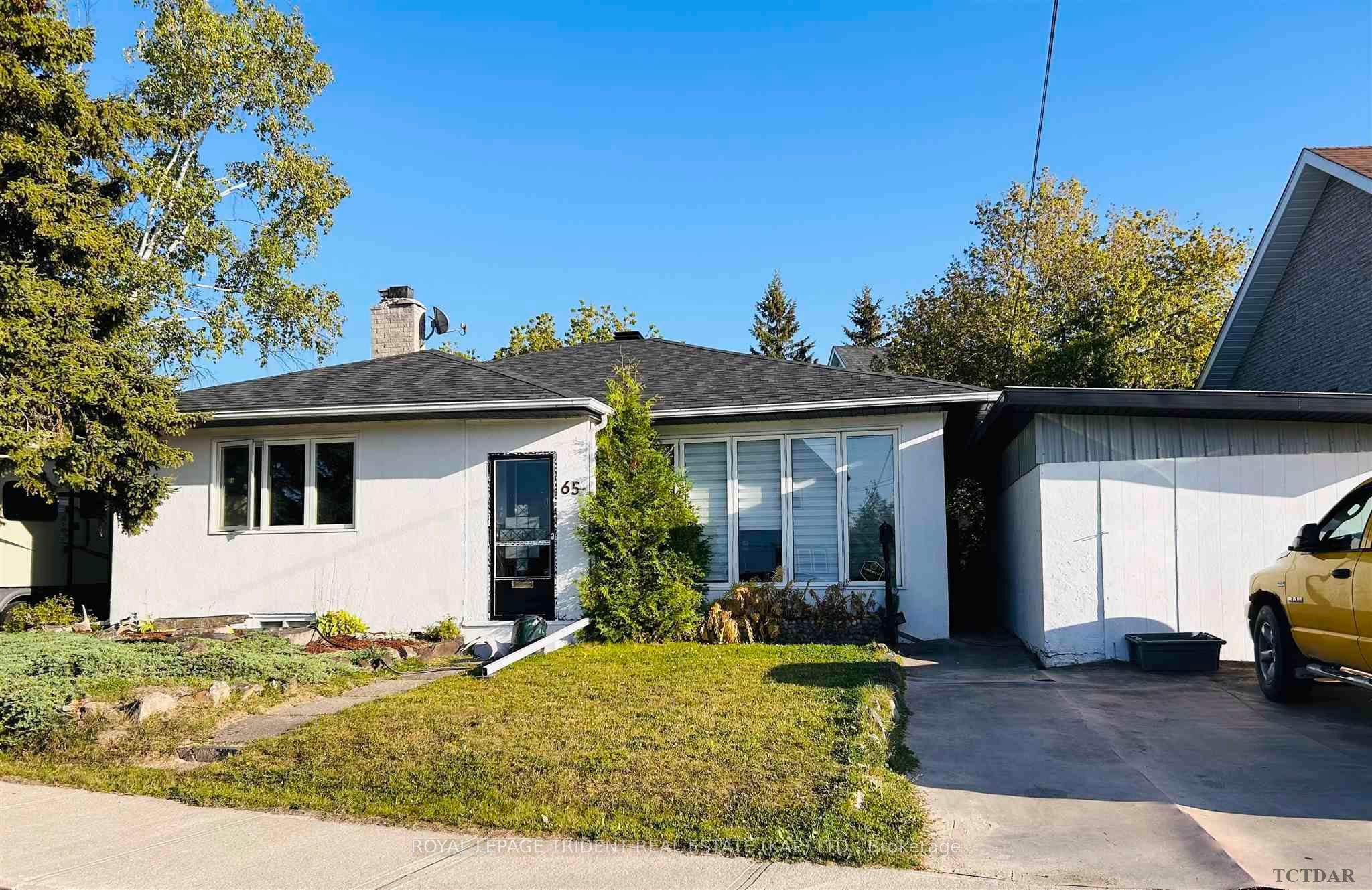 Photo 3 of 65 Byng Avenue, Kapuskasing — HOMEH