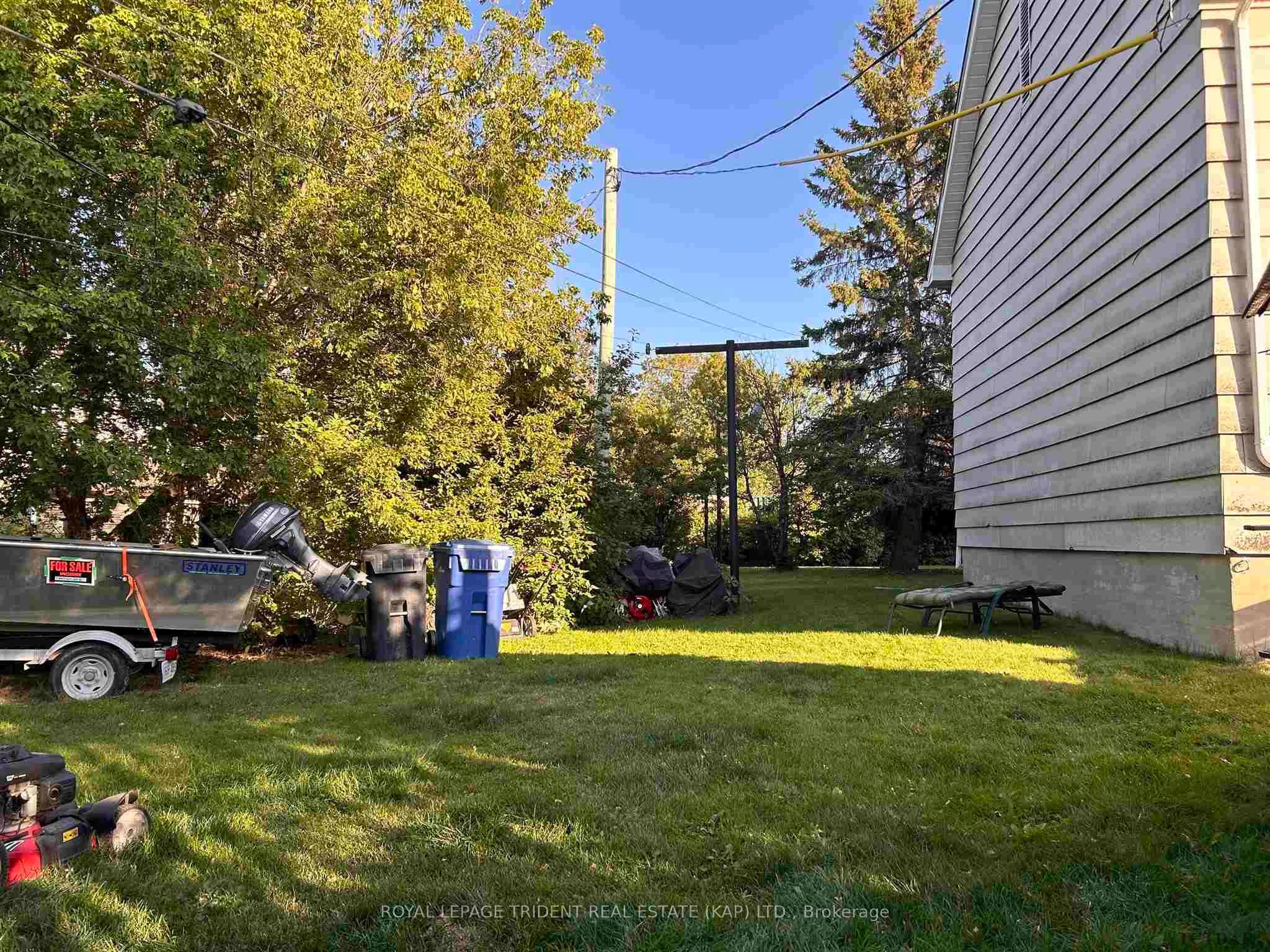 Photo 16 of 65 Byng Avenue, Kapuskasing — HOMEH