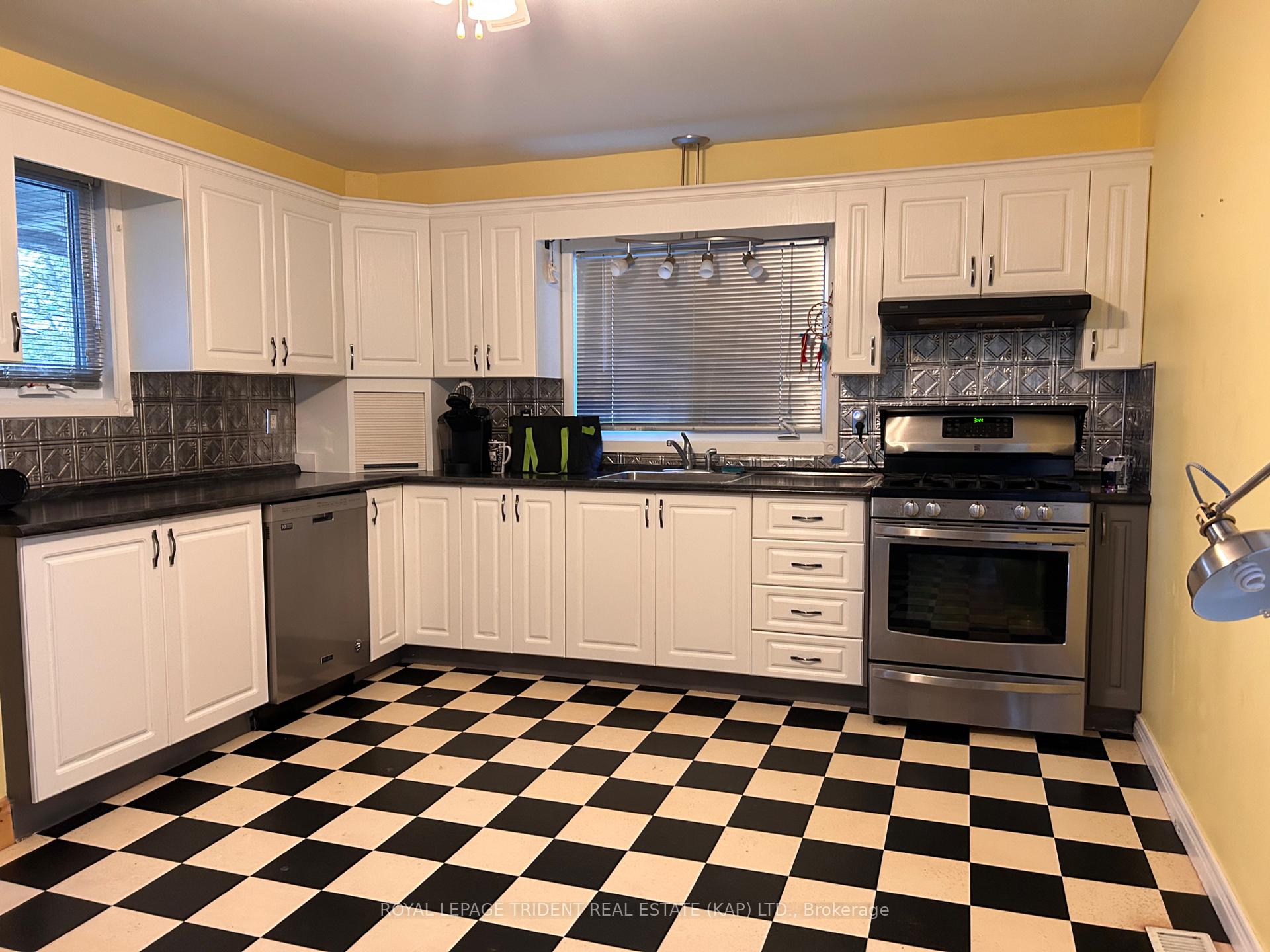 Photo 17 of 65 Byng Avenue, Kapuskasing — HOMEH