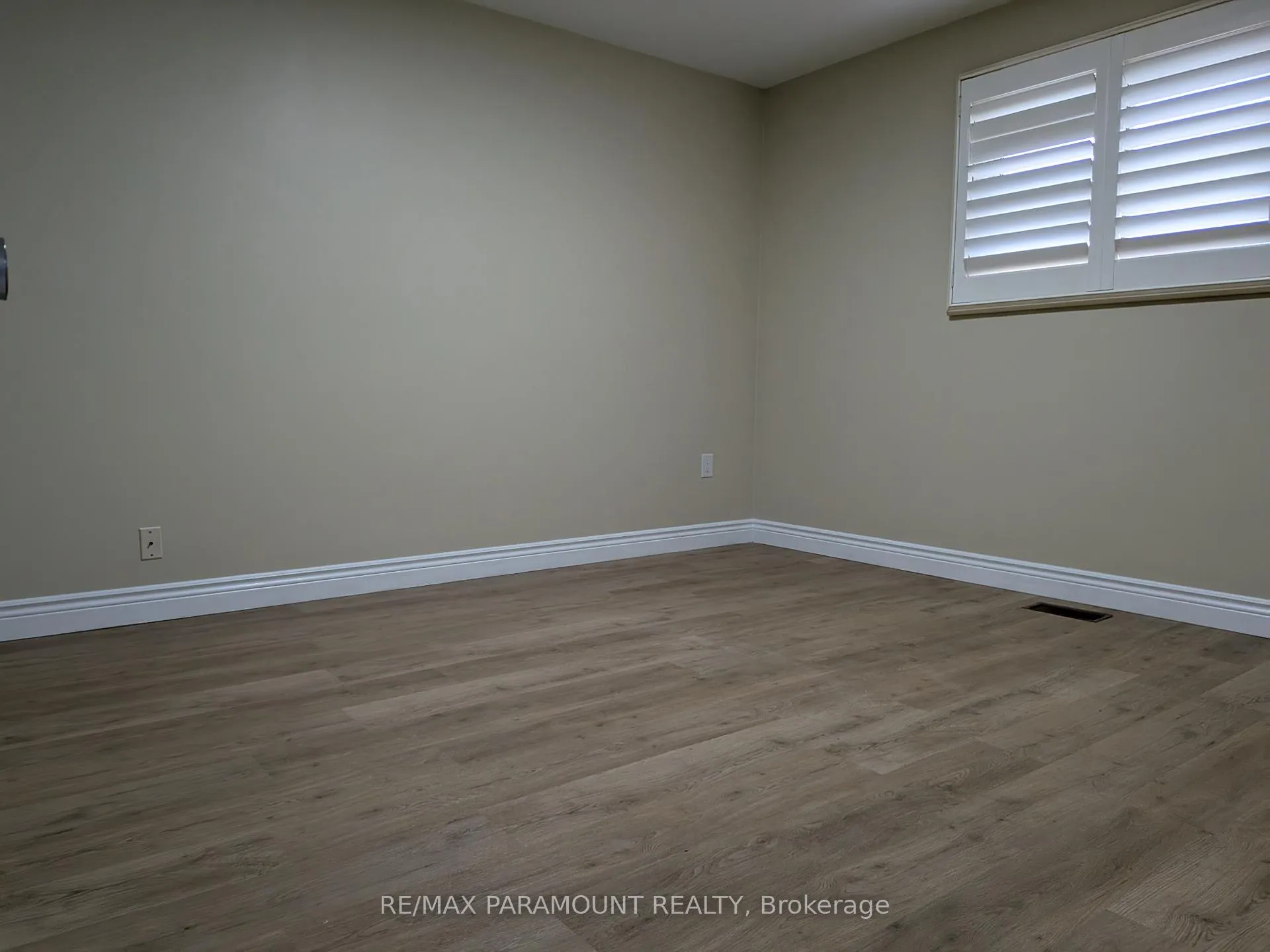 Photo 11 of 242 Millen Road, Hamilton, Stoney Creek — HOMEH