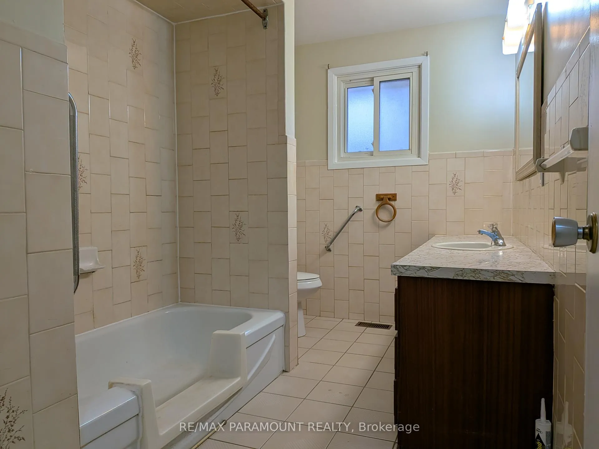 Photo 13 of 242 Millen Road, Hamilton, Stoney Creek — HOMEH